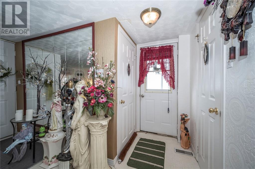 105 Dominion Street S, Alexandria, Ontario  K0C 1A0 - Photo 5 - 1376896