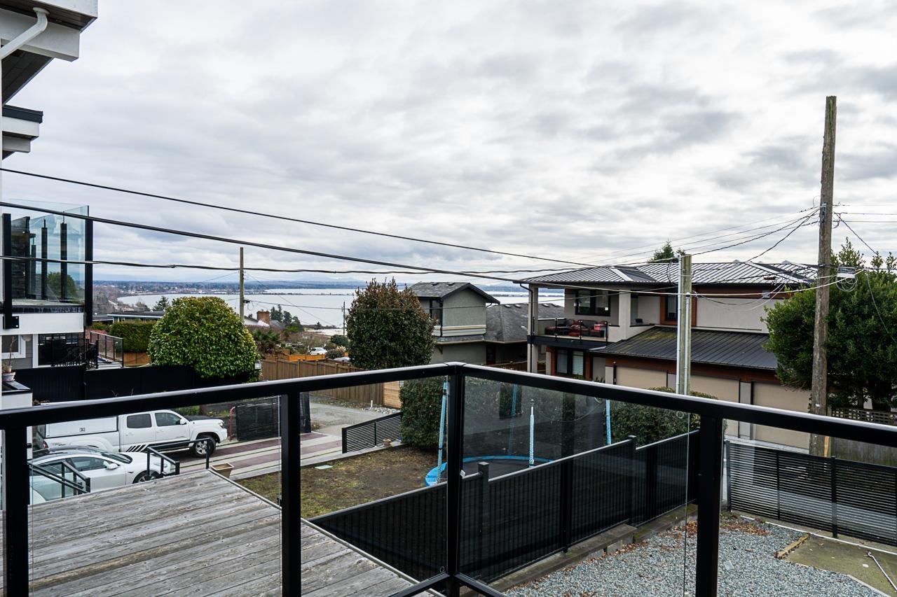 Listing Picture 24 of 32 : 15554 CLIFF AVENUE, White Rock - 魯藝地產 Yvonne Lu Group - MLS Medallion Club Member