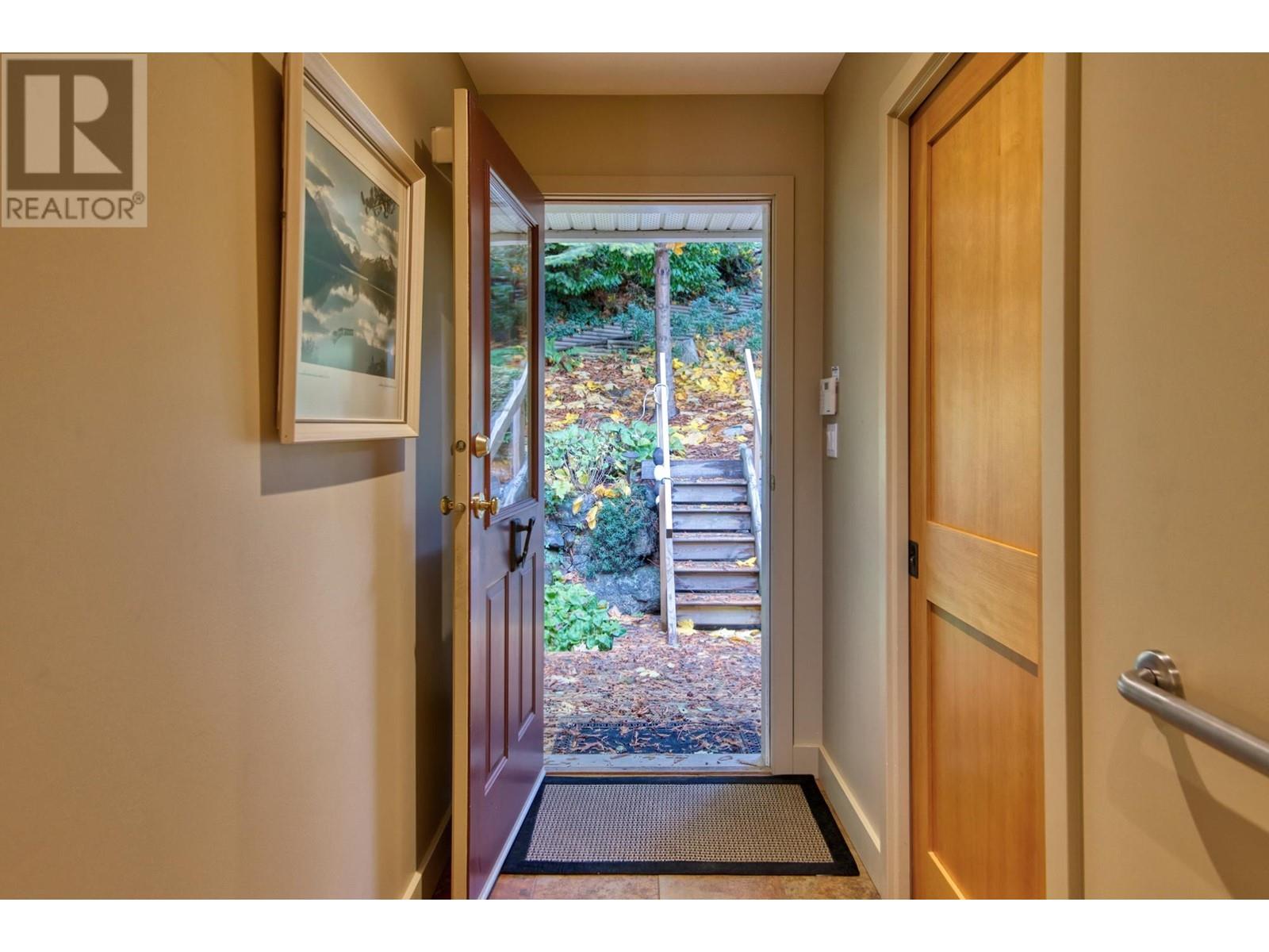 4977 Sunshine Coast Highway, Sechelt, British Columbia  V7Z 0B6 - Photo 11 - R2848529
