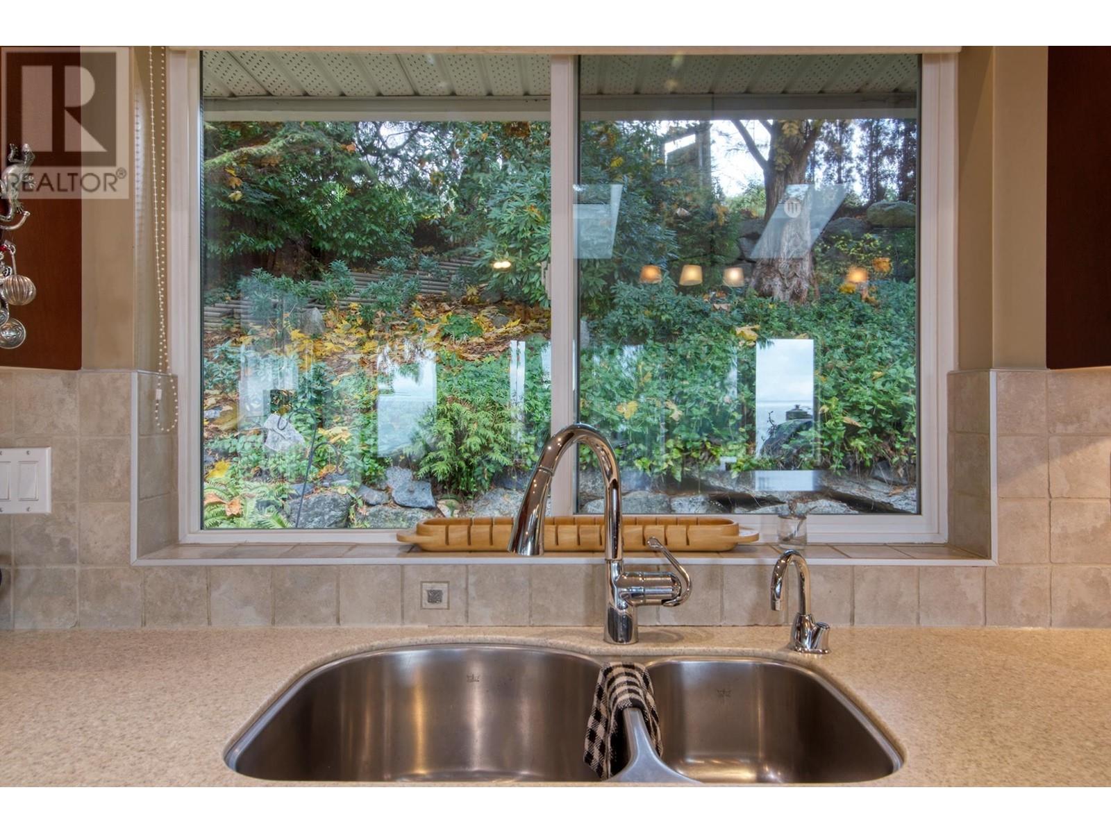 4977 Sunshine Coast Highway, Sechelt, British Columbia  V7Z 0B6 - Photo 13 - R2848529