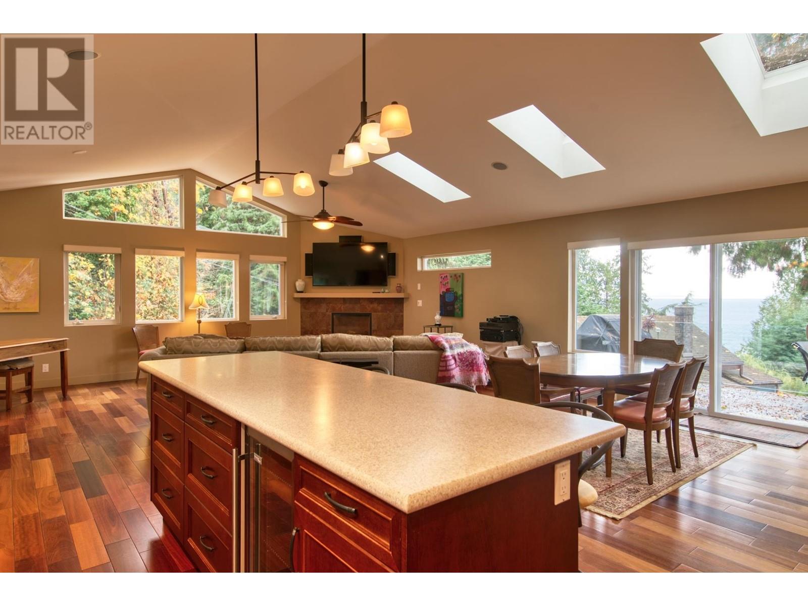 4977 Sunshine Coast Highway, Sechelt, British Columbia  V7Z 0B6 - Photo 17 - R2848529
