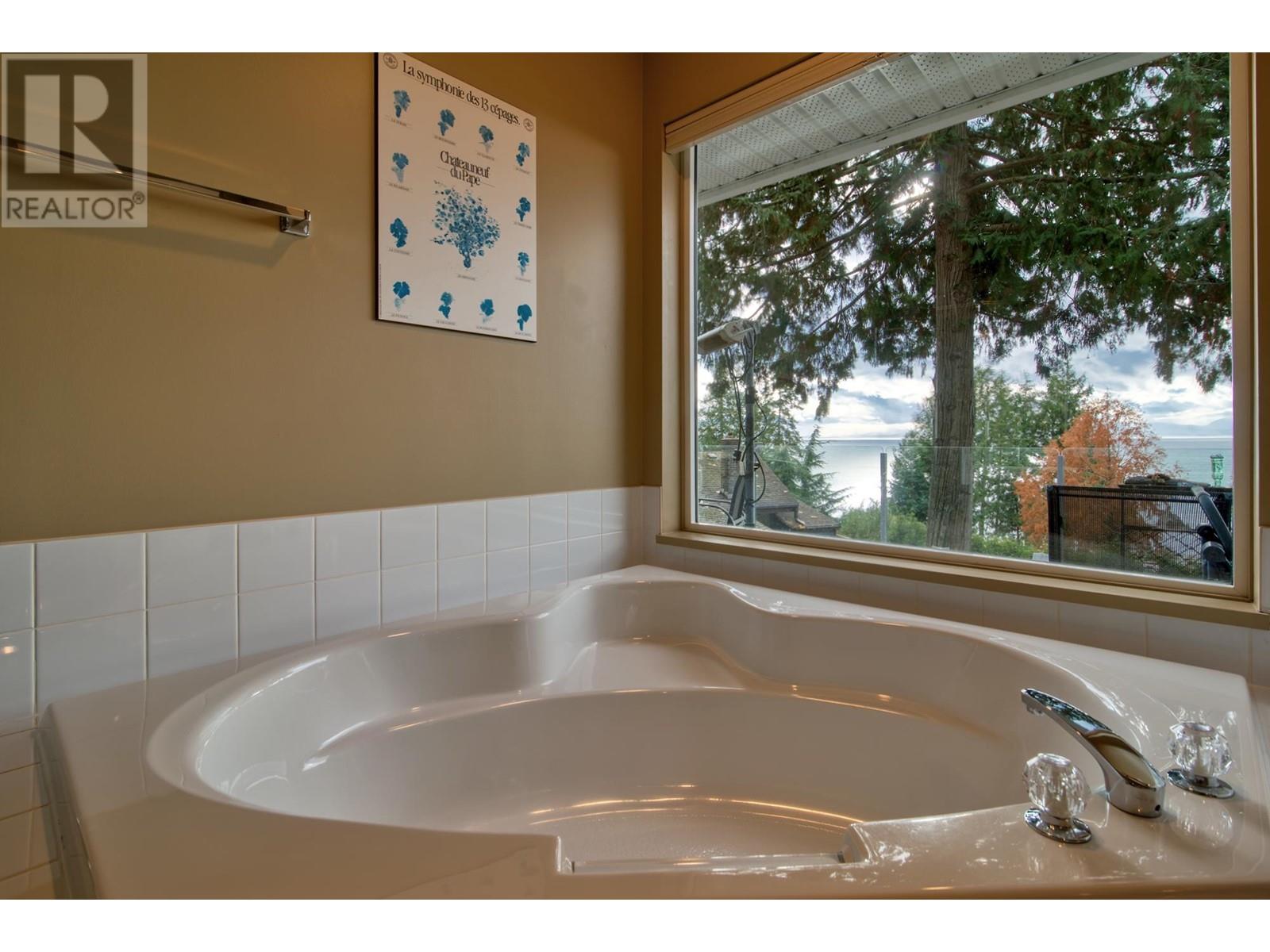 4977 Sunshine Coast Highway, Sechelt, British Columbia  V7Z 0B6 - Photo 3 - R2848529