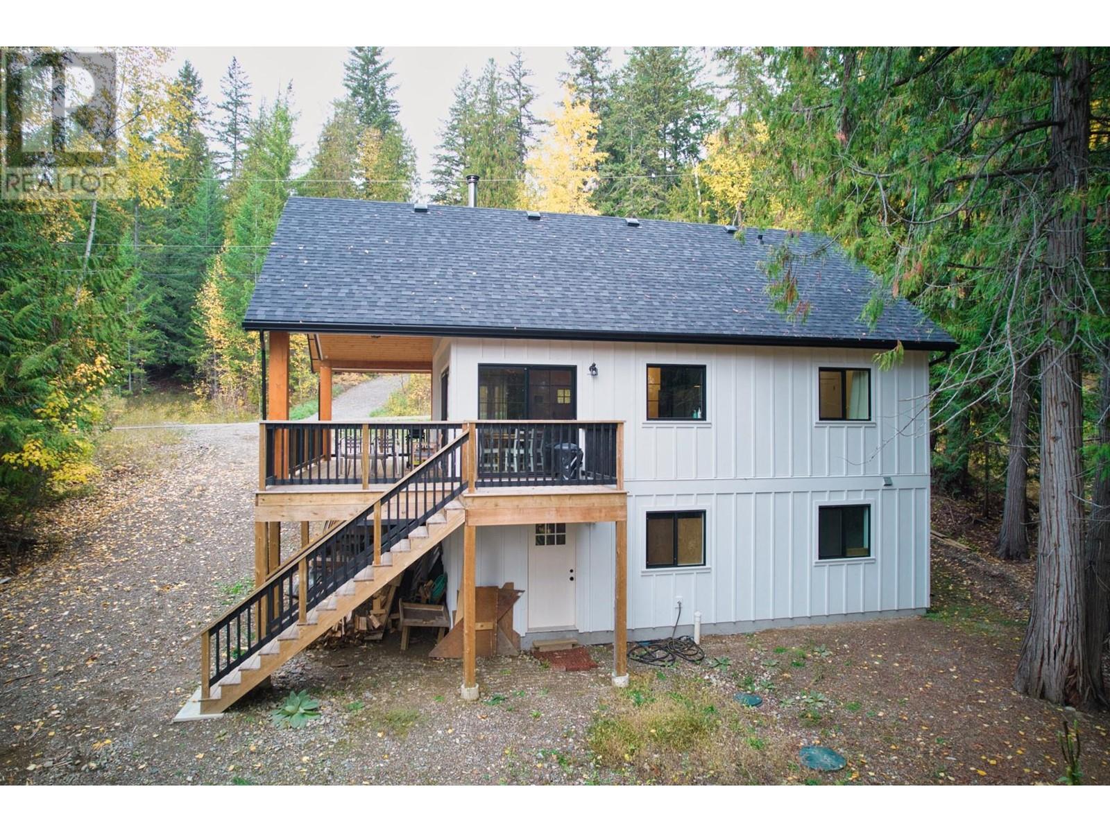 7264 Estate Close, Anglemont, British Columbia  V0E 1M8 - Photo 27 - 10304096