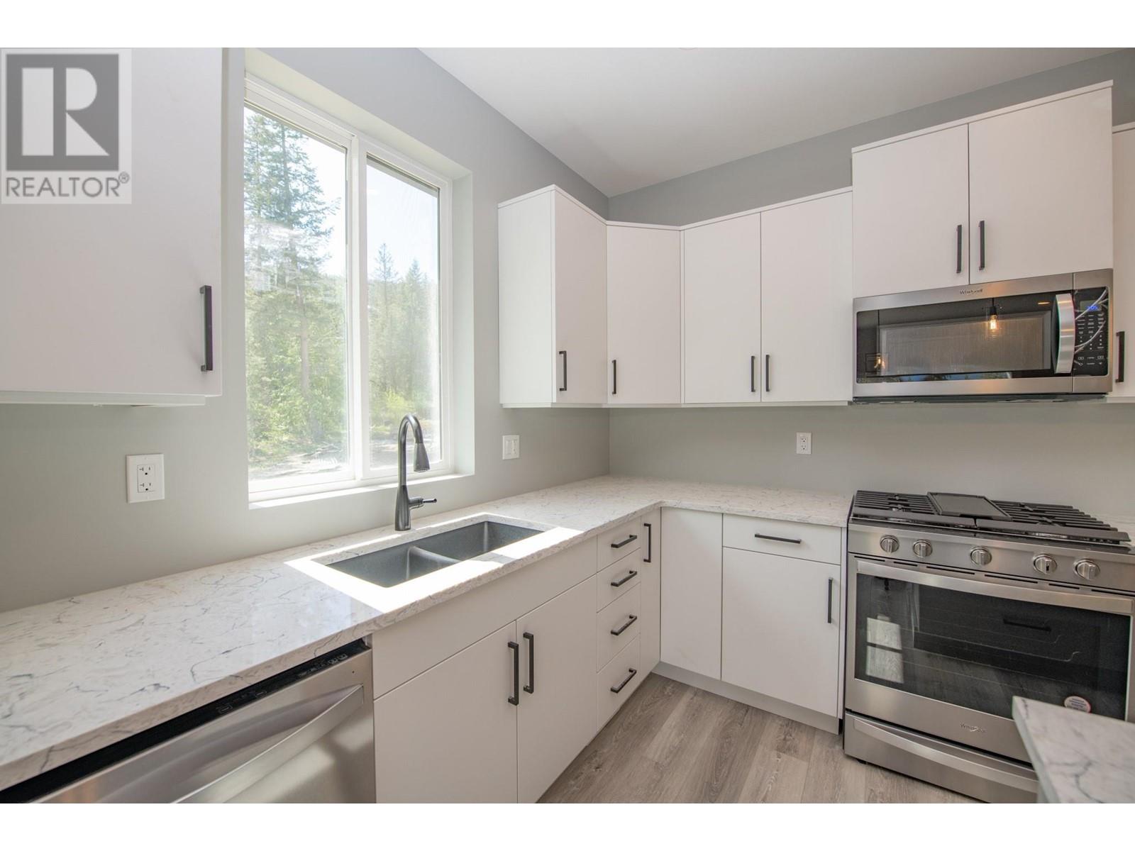 2508 Shuswap Avenue Unit# 10, Lumby, British Columbia  V0E 2G5 - Photo 26 - 10280110