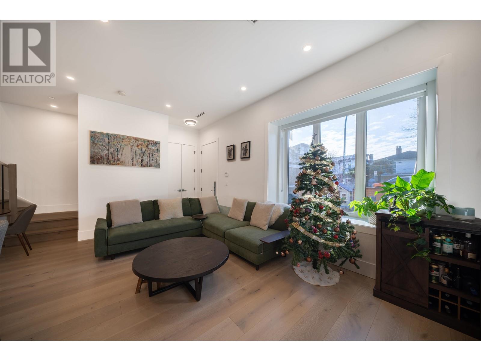 1907 E 40th Avenue, Vancouver, British Columbia  V5P 1J1 - Photo 3 - R2848674