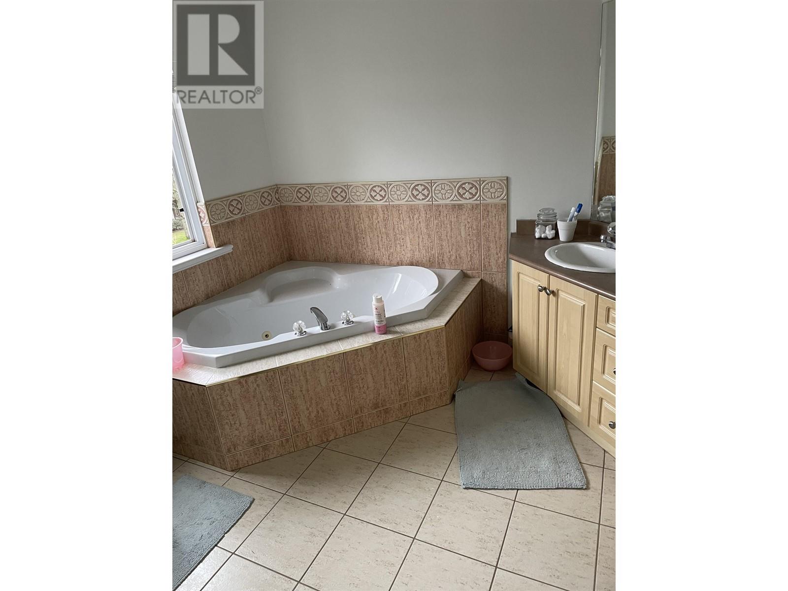 2132 Parkway Boulevard, Coquitlam, British Columbia  V3E 3K5 - Photo 13 - R2848662