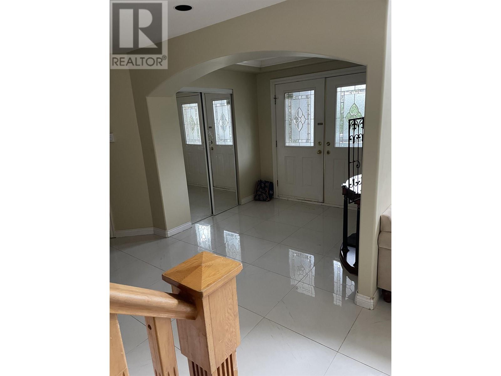 2132 Parkway Boulevard, Coquitlam, British Columbia  V3E 3K5 - Photo 2 - R2848662