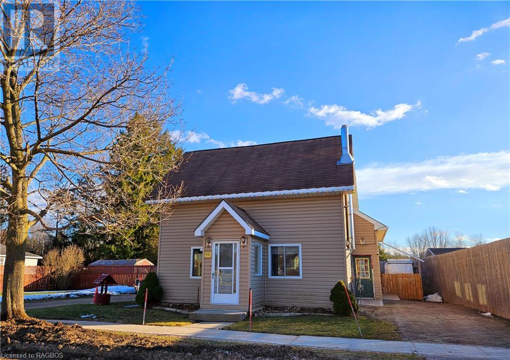 49 Queen Street E, Hepworth, Ontario  N0H 1P0 - Photo 1 - 40539389
