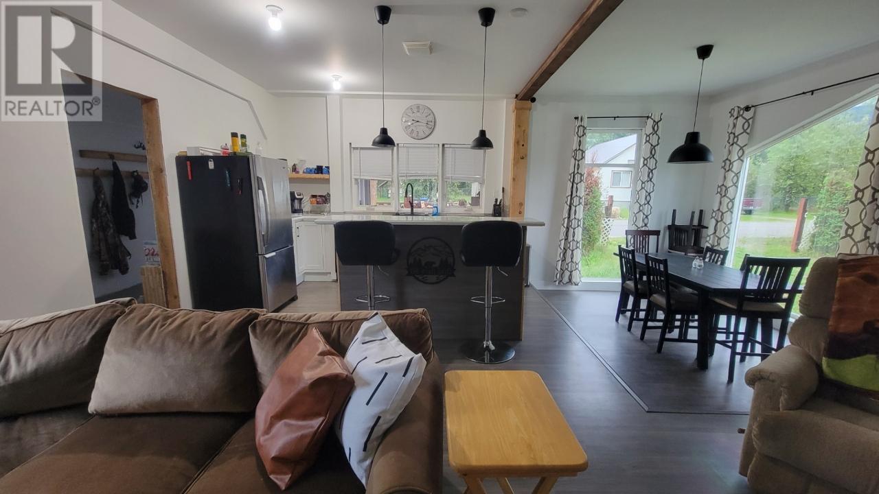 897 Main Street, Blue River, British Columbia  V0E 1J0 - Photo 2 - 176680