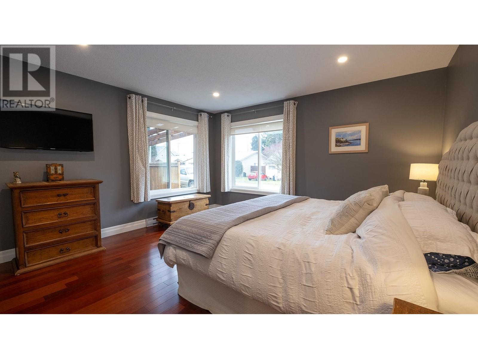 317 Cochrane Road, Gibsons, British Columbia  V0N 1V8 - Photo 18 - R2848722