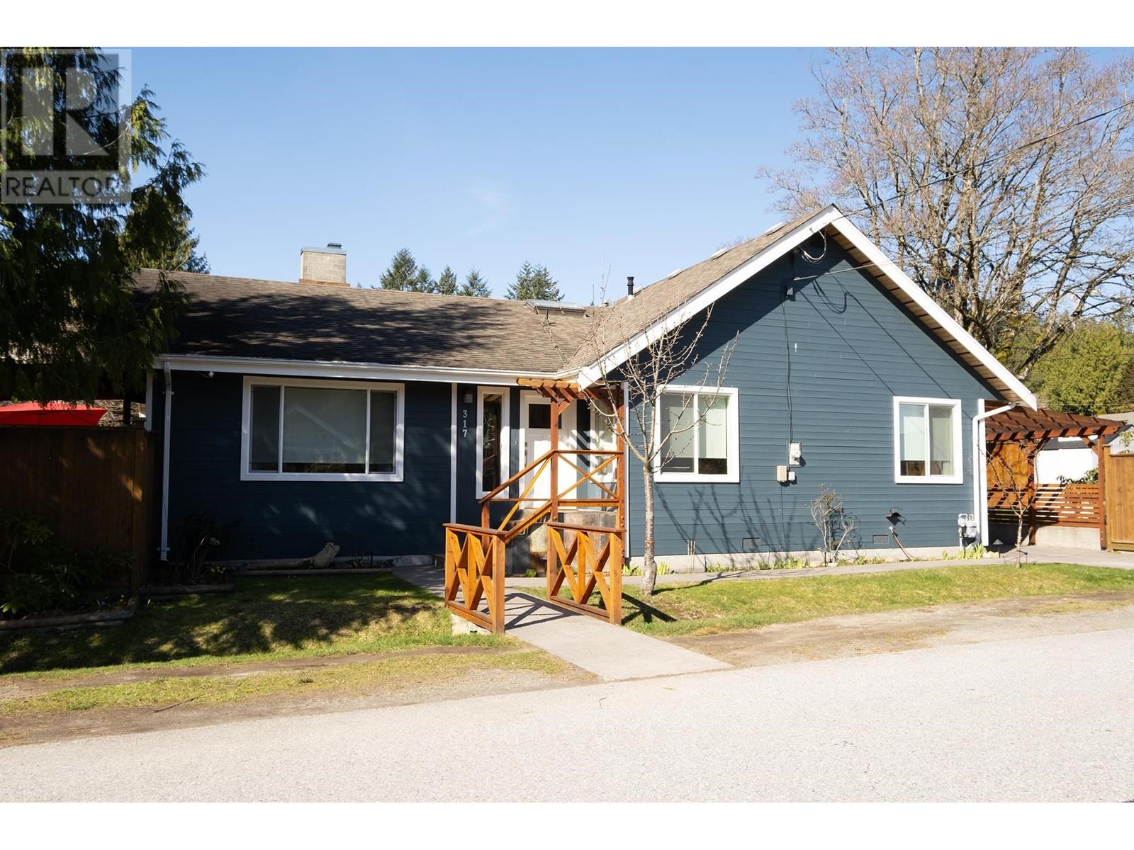 317 Cochrane Road, Gibsons, British Columbia  V0N 1V8 - Photo 2 - R2848722