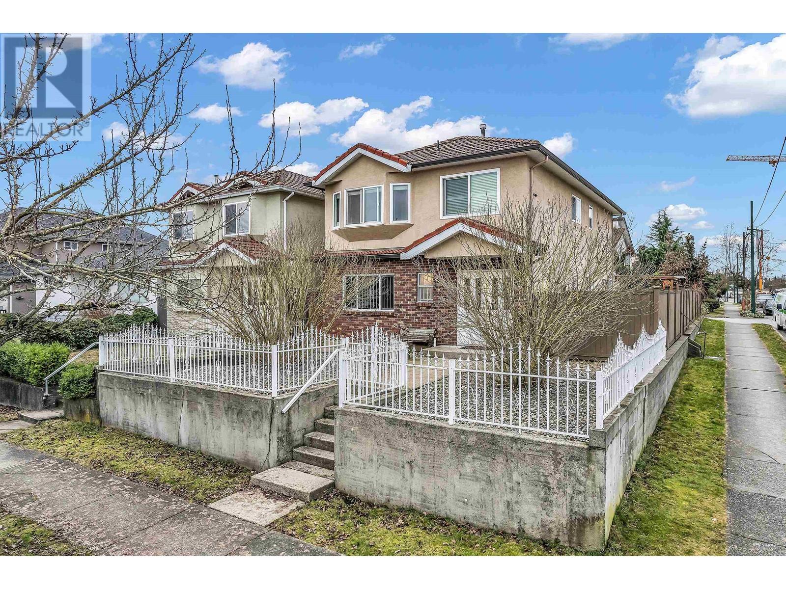 2808 Horley Street, Vancouver, British Columbia  V5R 4R9 - Photo 3 - R2848854