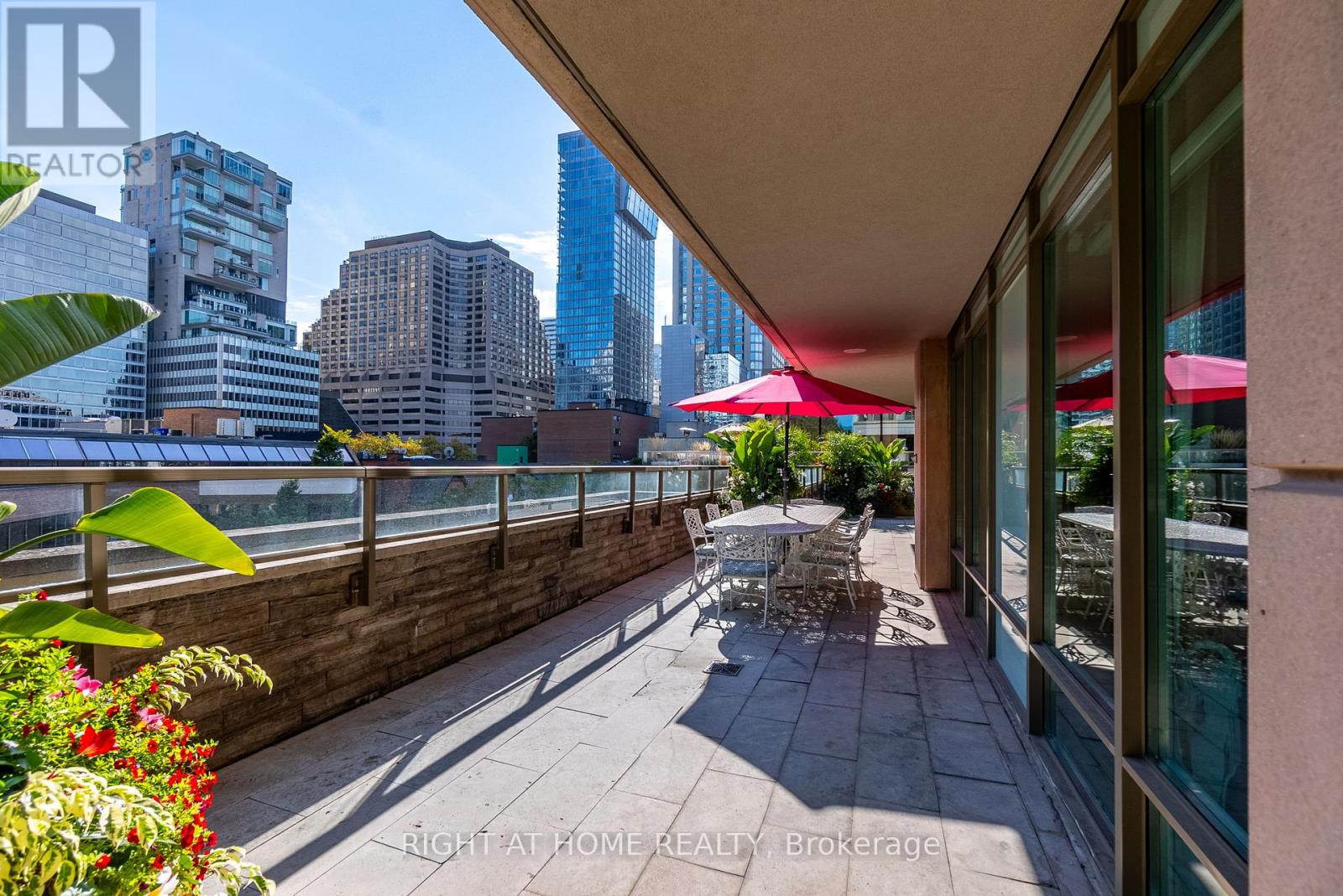 #301 -100 Yorkville Ave, Toronto, Ontario  M5R 2C3 - Photo 33 - C8062428