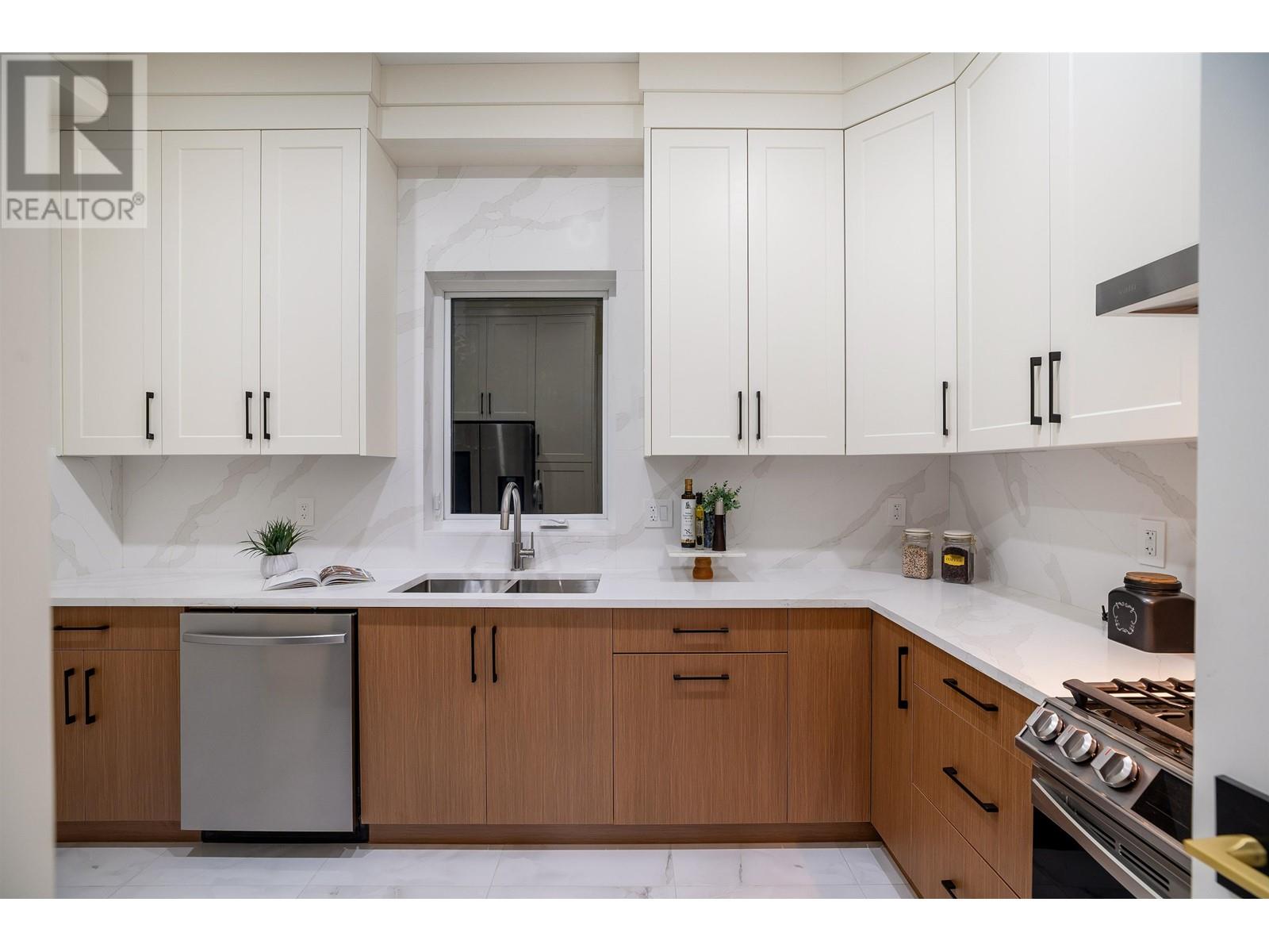 1550 Haversley Avenue, Coquitlam, British Columbia  V3J 1V6 - Photo 14 - R2848916