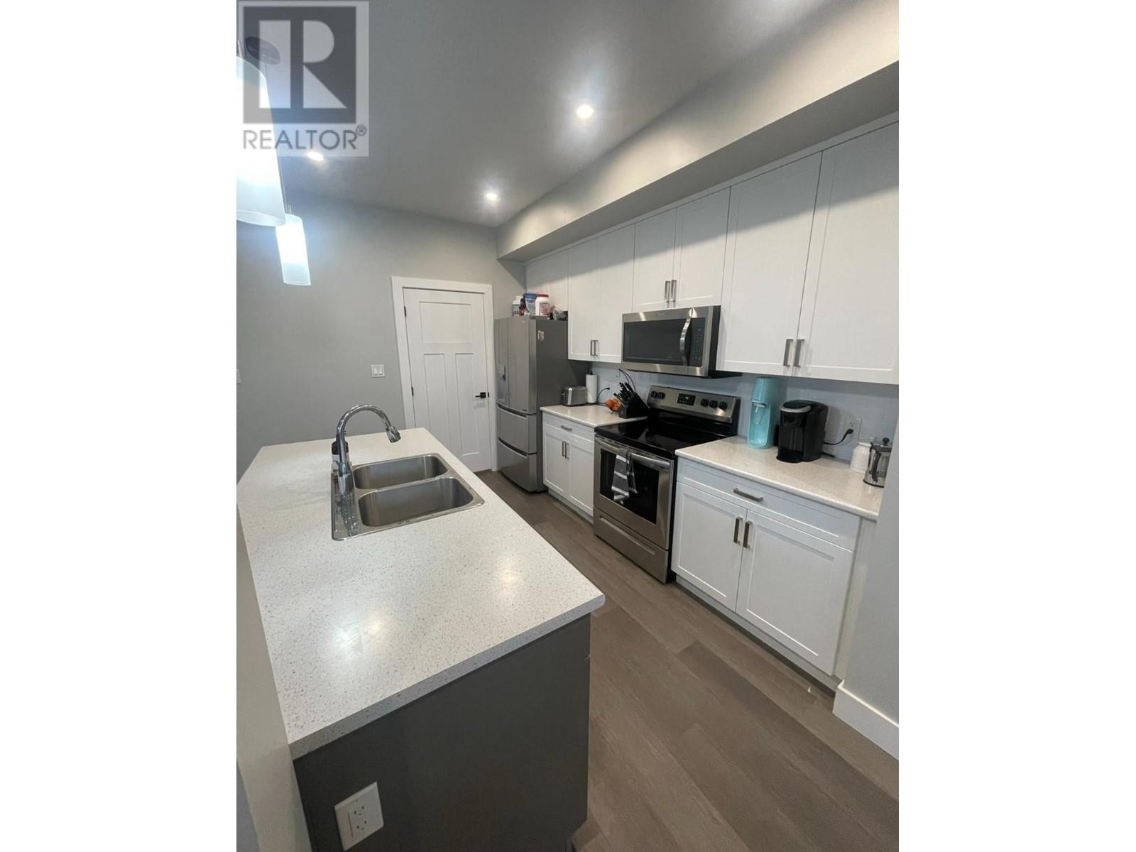 1611 Phillips Street, Merritt, British Columbia  V1K 0B6 - Photo 3 - 176695