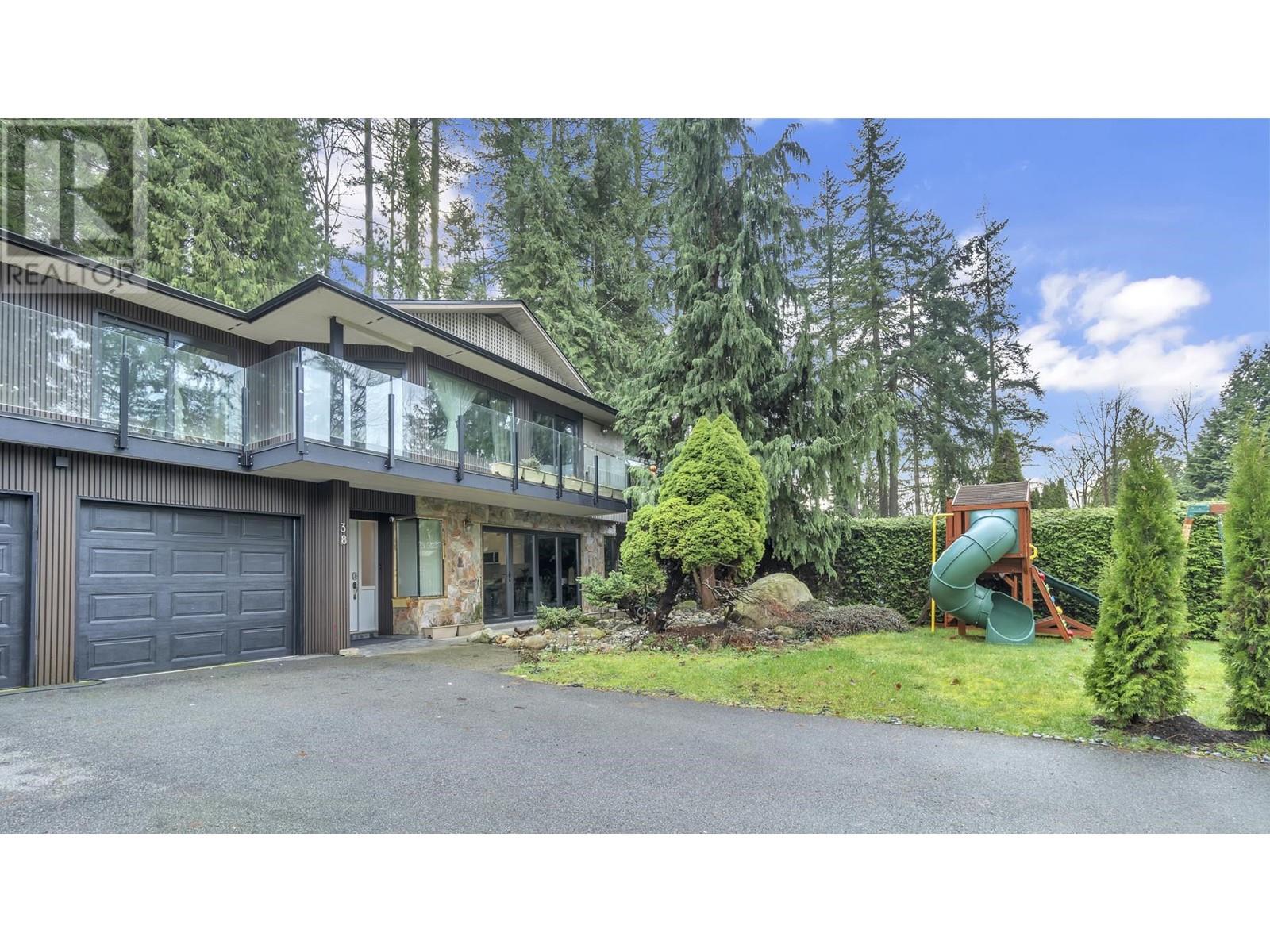 2038 Flynn Place, North Vancouver, British Columbia  V7P 3H8 - Photo 2 - R2849173