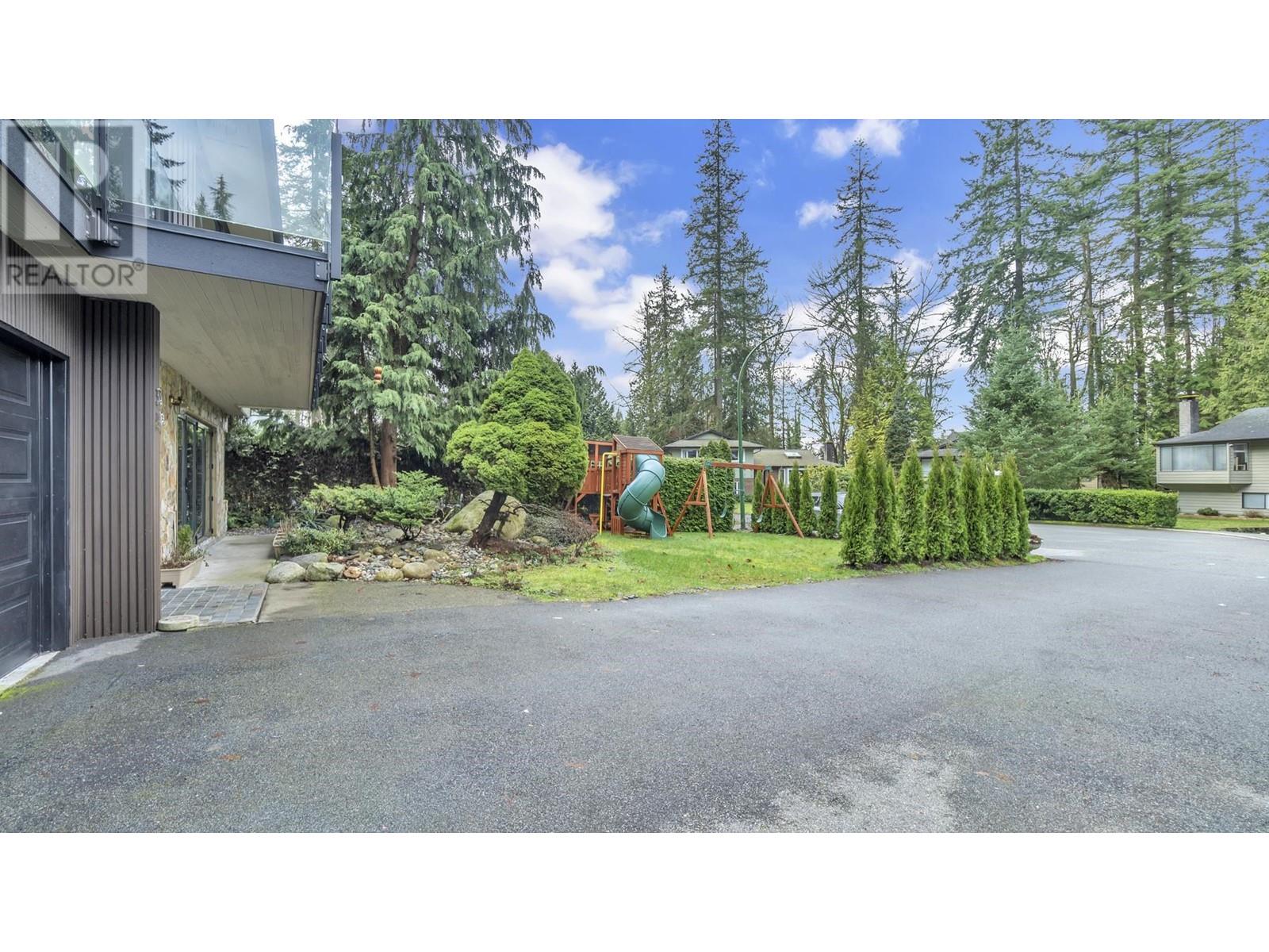 2038 Flynn Place, North Vancouver, British Columbia  V7P 3H8 - Photo 3 - R2849173