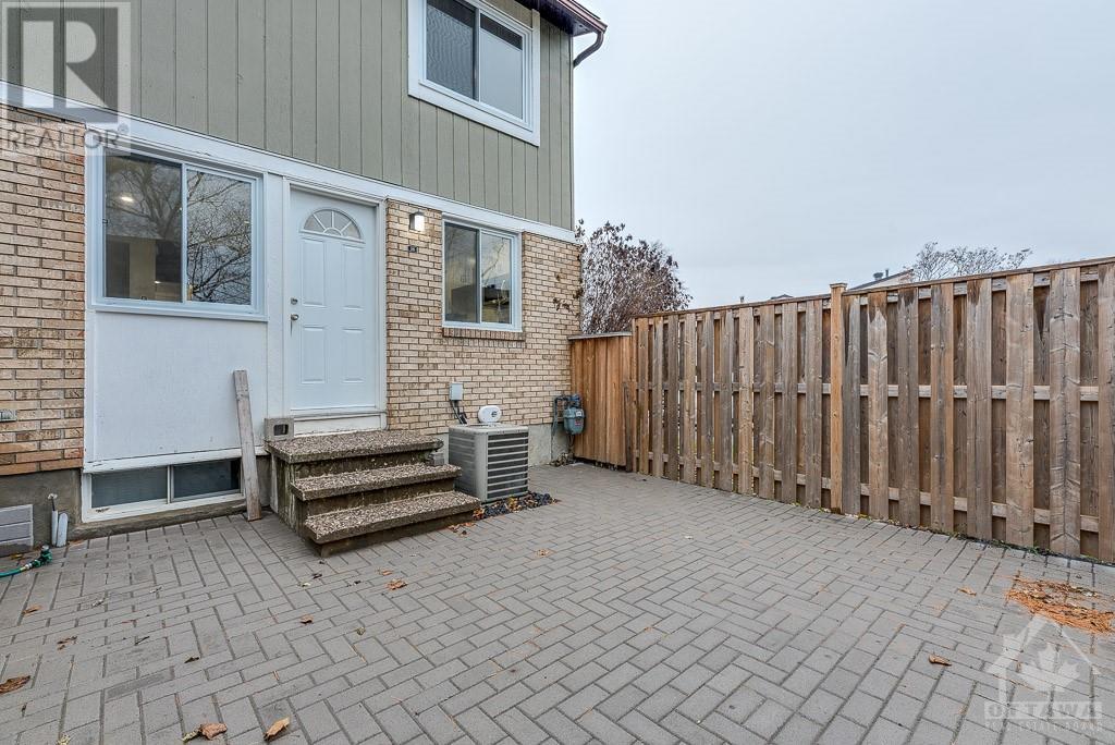 215 THISTLEDOWN COURT Nepean