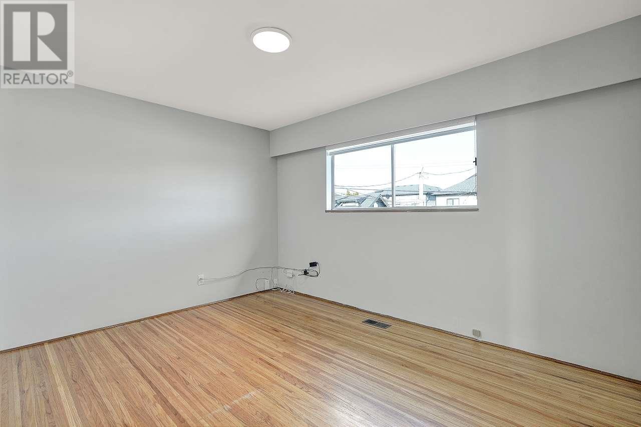 Listing Picture 17 of 39 : 3163 E 1ST AVENUE, Vancouver / 溫哥華 - 魯藝地產 Yvonne Lu Group - MLS Medallion Club Member