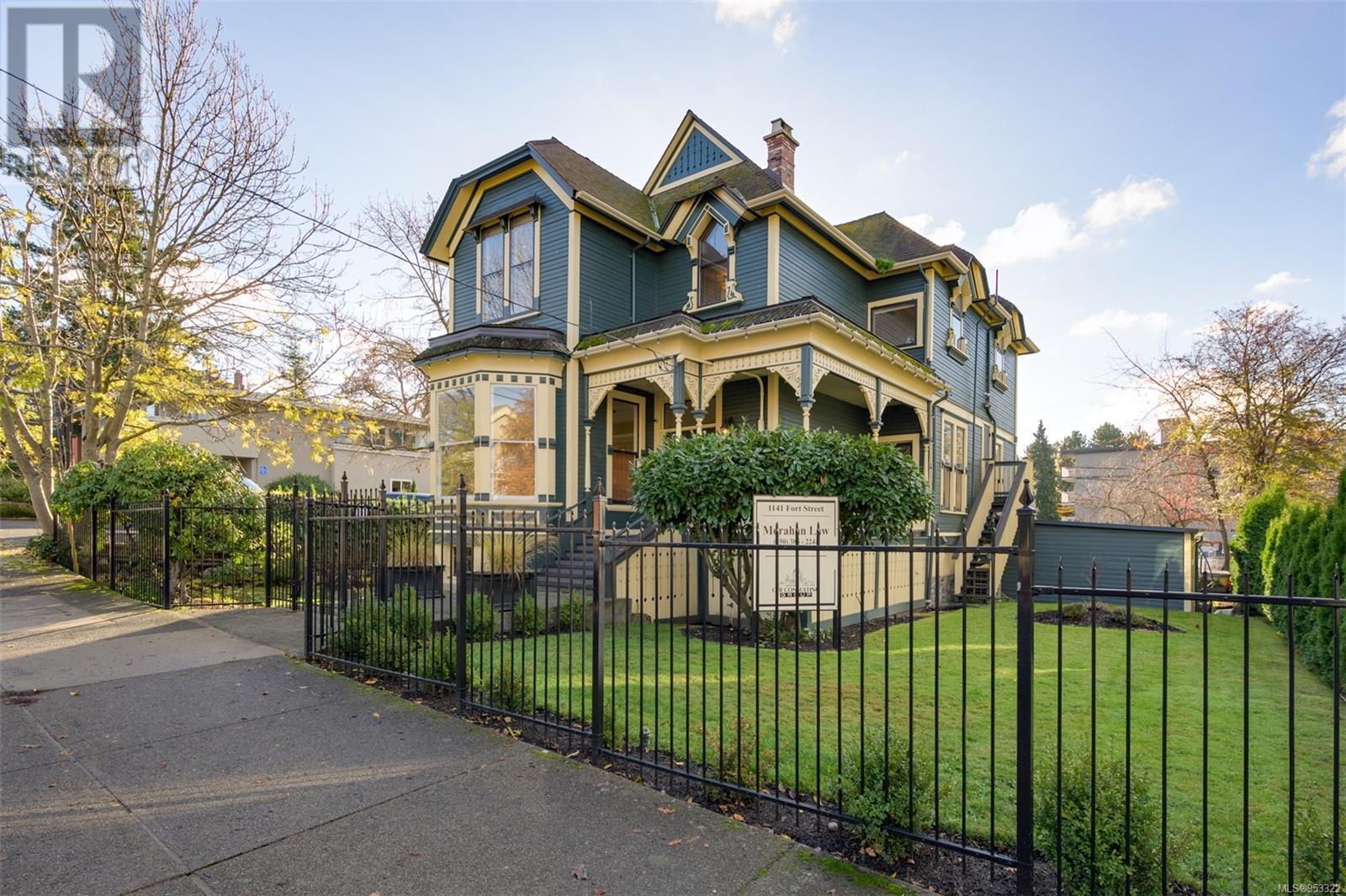 1141 Fort St, victoria, British Columbia