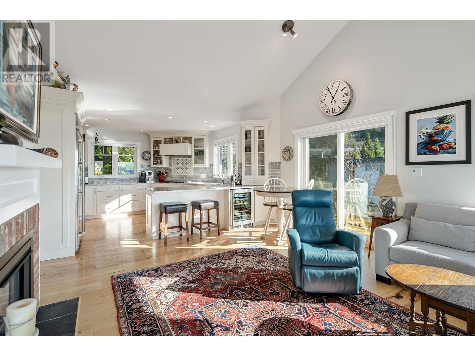 70 Sweetwater Place, Lions Bay, British Columbia  V0N 2E0 - Photo 12 - R2849376