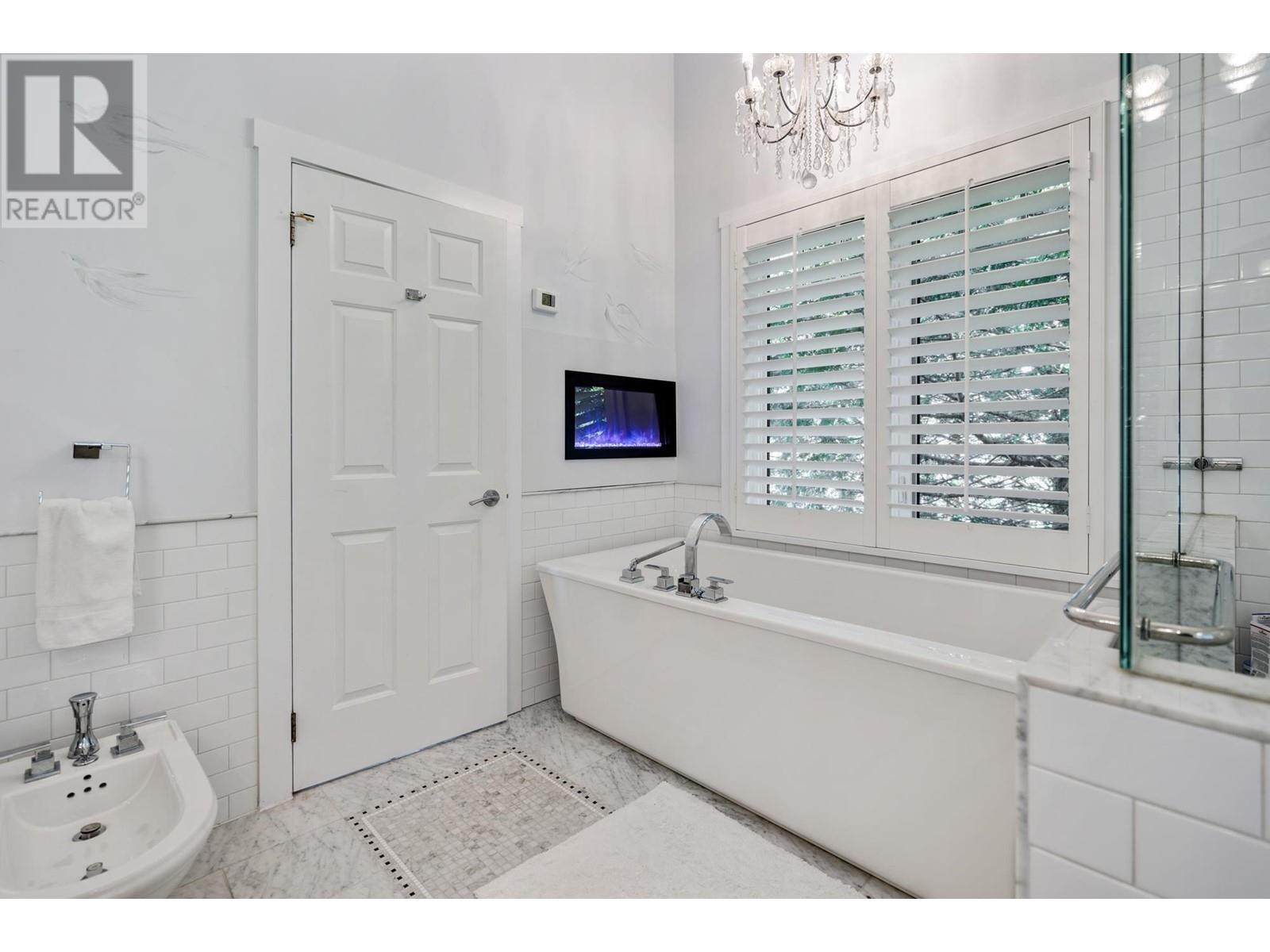 70 Sweetwater Place, Lions Bay, British Columbia  V0N 2E0 - Photo 17 - R2849376
