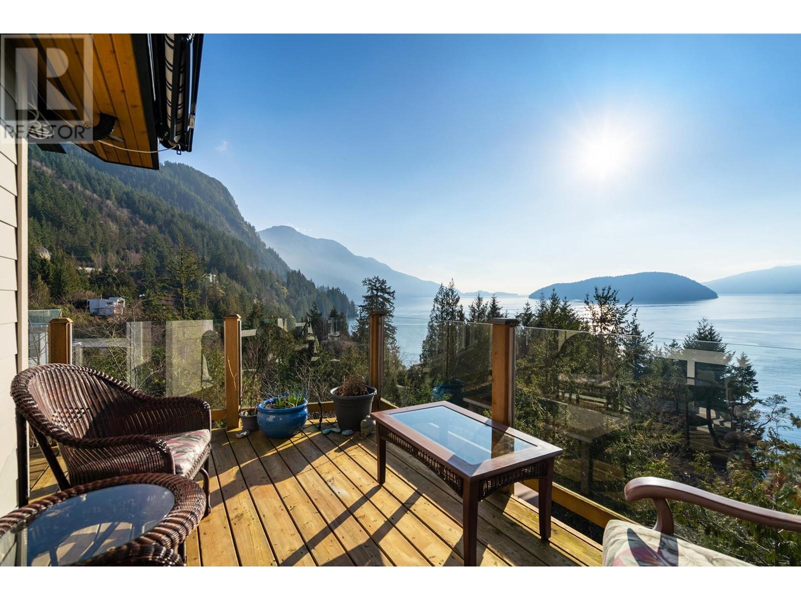 70 Sweetwater Place, Lions Bay, British Columbia  V0N 2E0 - Photo 2 - R2849376