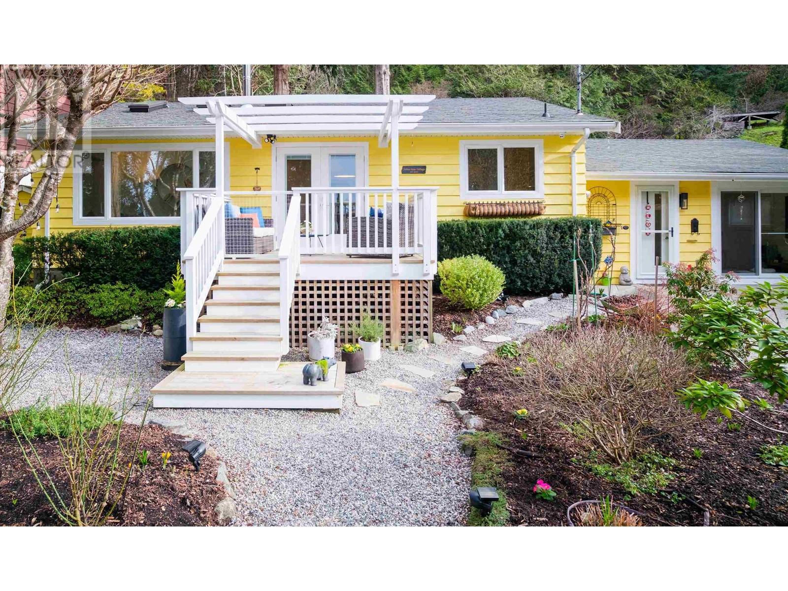 8594 Redrooffs Road, Halfmoon Bay, British Columbia  V7Z 1A9 - Photo 1 - R2849604