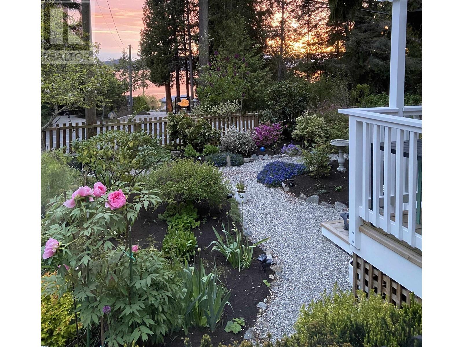 8594 Redrooffs Road, Halfmoon Bay, British Columbia  V7Z 1A9 - Photo 25 - R2849604