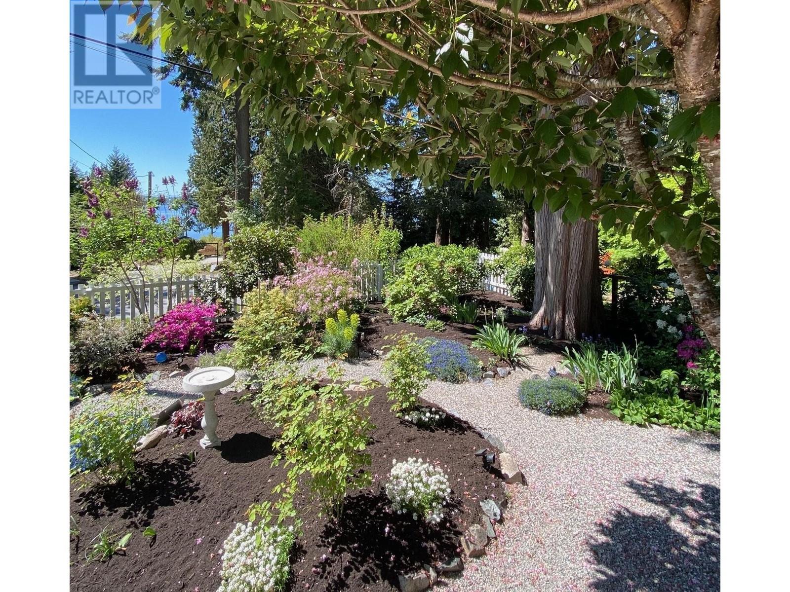 8594 Redrooffs Road, Halfmoon Bay, British Columbia  V7Z 1A9 - Photo 33 - R2849604