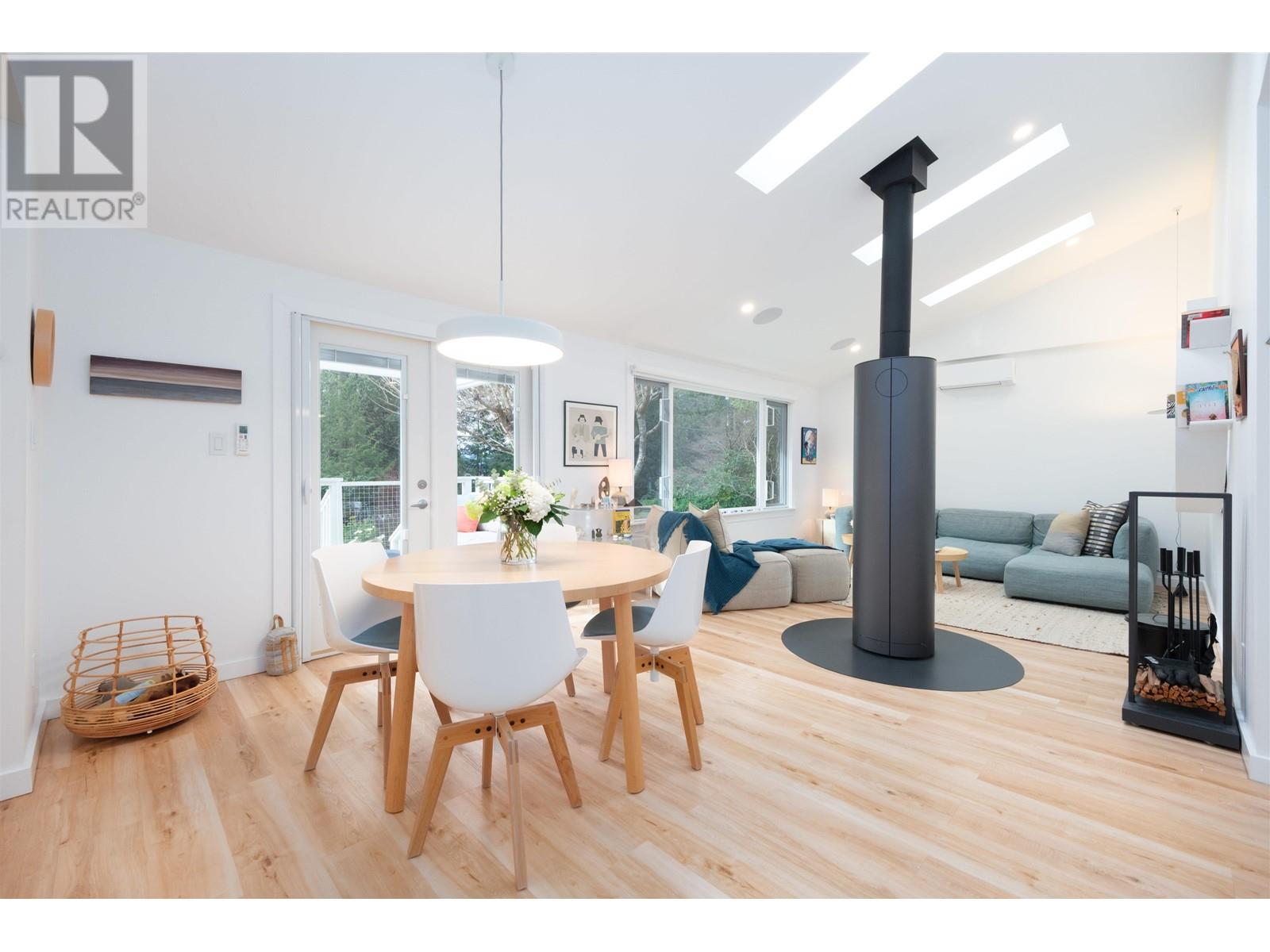 8594 Redrooffs Road, Halfmoon Bay, British Columbia  V7Z 1A9 - Photo 4 - R2849604