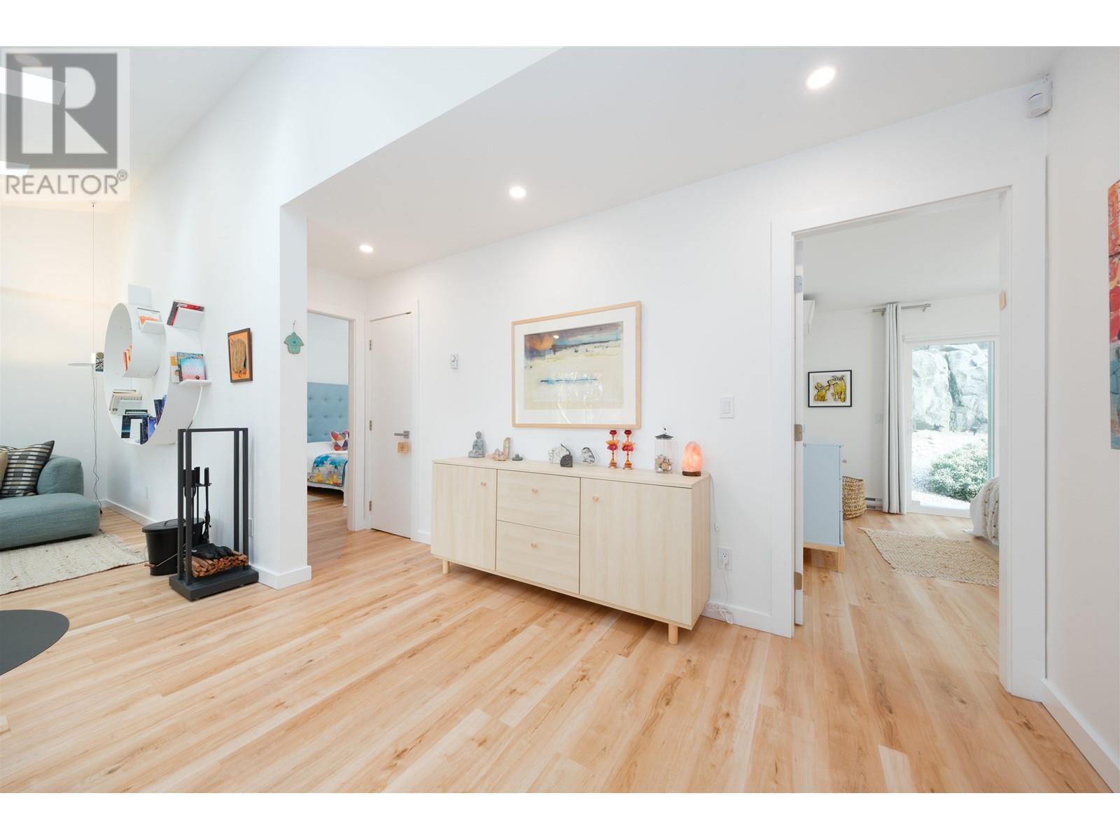 8594 Redrooffs Road, Halfmoon Bay, British Columbia  V7Z 1A9 - Photo 7 - R2849604