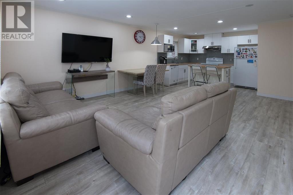 6030 Woodsworth Street, Burnaby, British Columbia  V5G 1S8 - Photo 6 - R2849667
