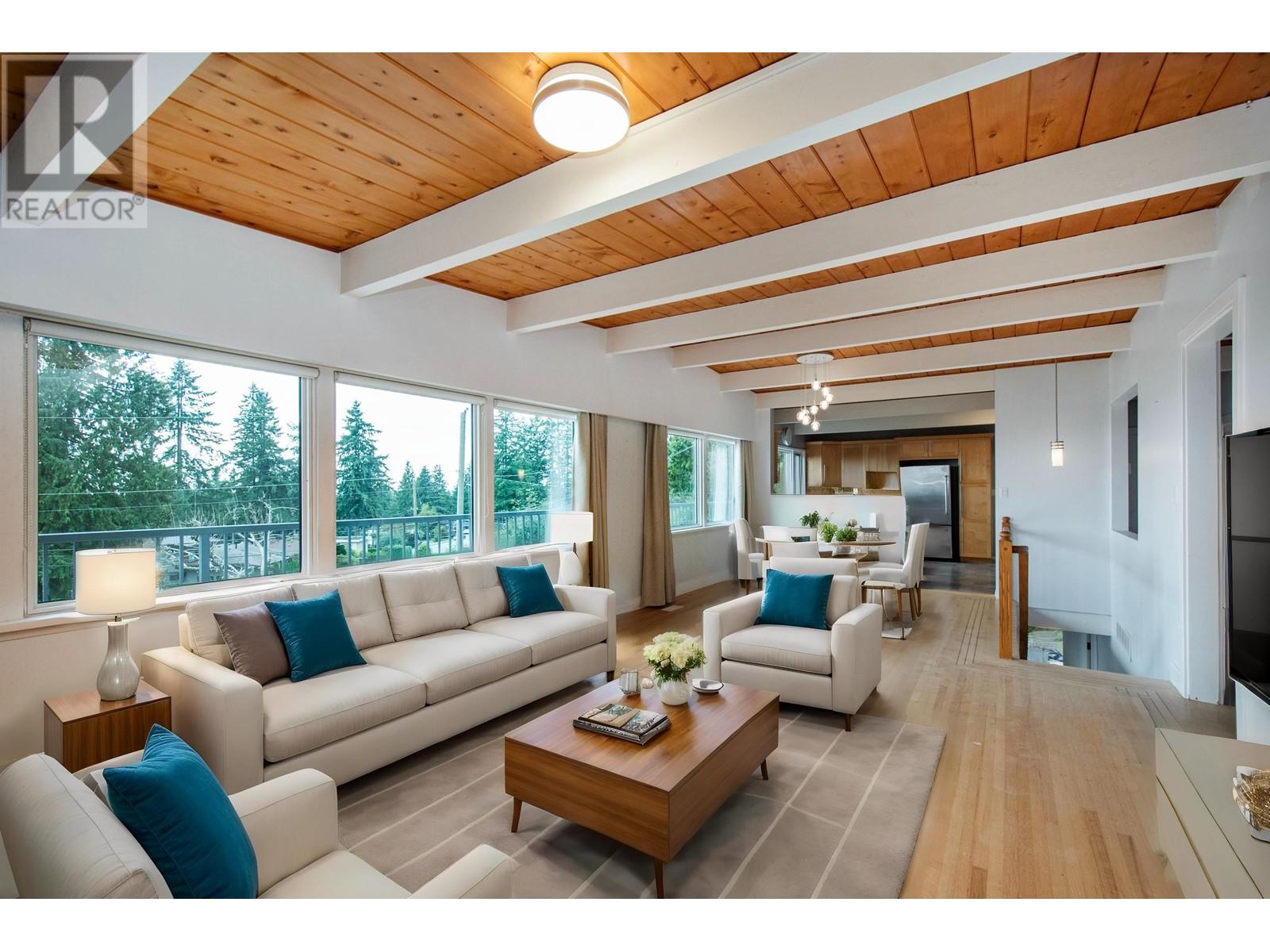 472 Crestwood Avenue, North Vancouver, British Columbia  V7N 3C3 - Photo 1 - R2849749