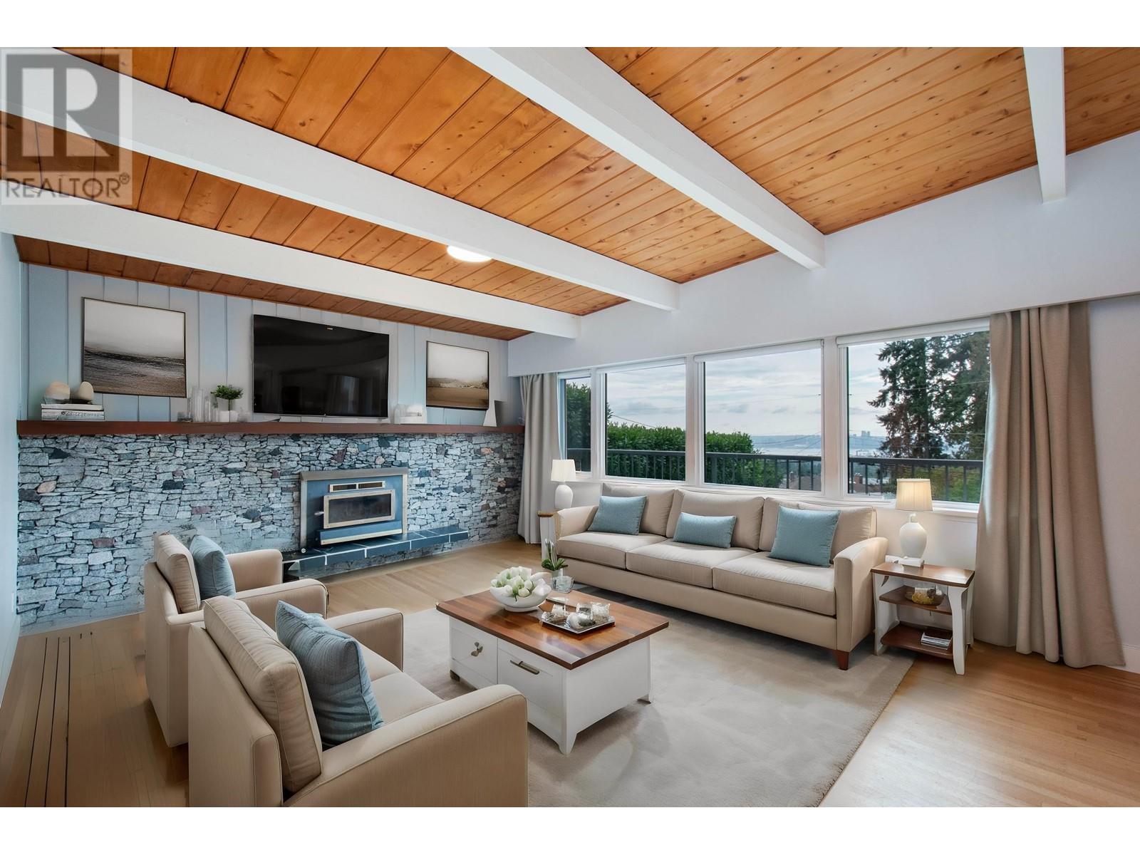 472 Crestwood Avenue, North Vancouver, British Columbia  V7N 3C3 - Photo 5 - R2849749