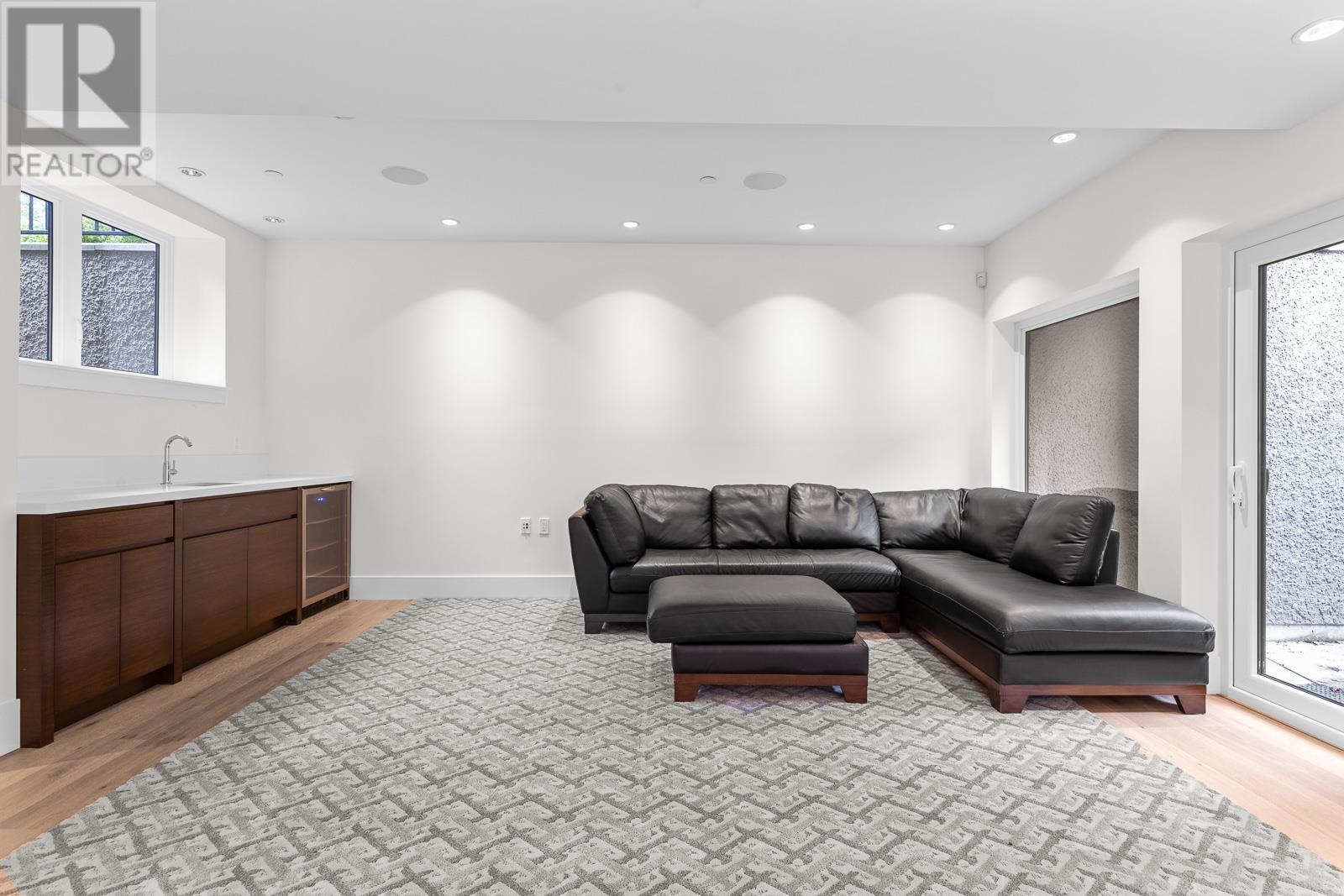 2008 58th Avenue, Vancouver, British Columbia  V6P 1X4 - Photo 33 - R2849773