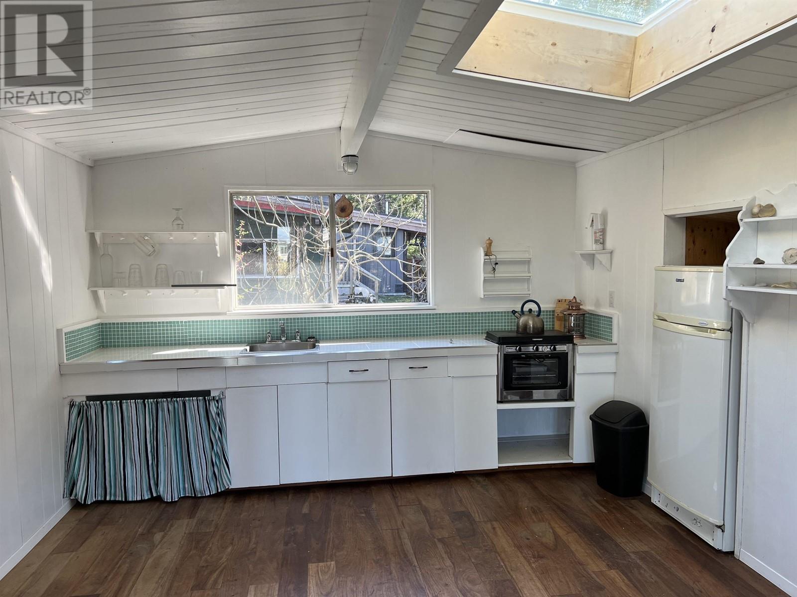 570 Vaucroft Road, Halfmoon Bay, British Columbia  V0N 3A0 - Photo 10 - R2849899