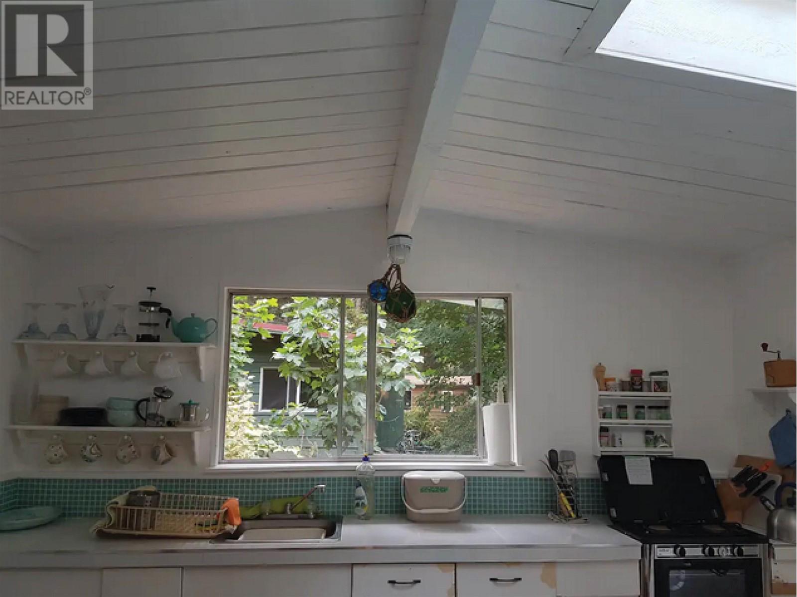 570 Vaucroft Road, Halfmoon Bay, British Columbia  V0N 3A0 - Photo 13 - R2849899
