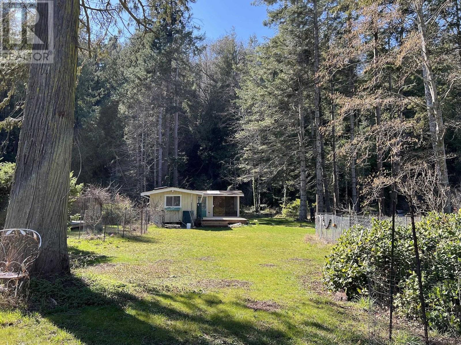 570 Vaucroft Road, Halfmoon Bay, British Columbia  V0N 3A0 - Photo 2 - R2849899