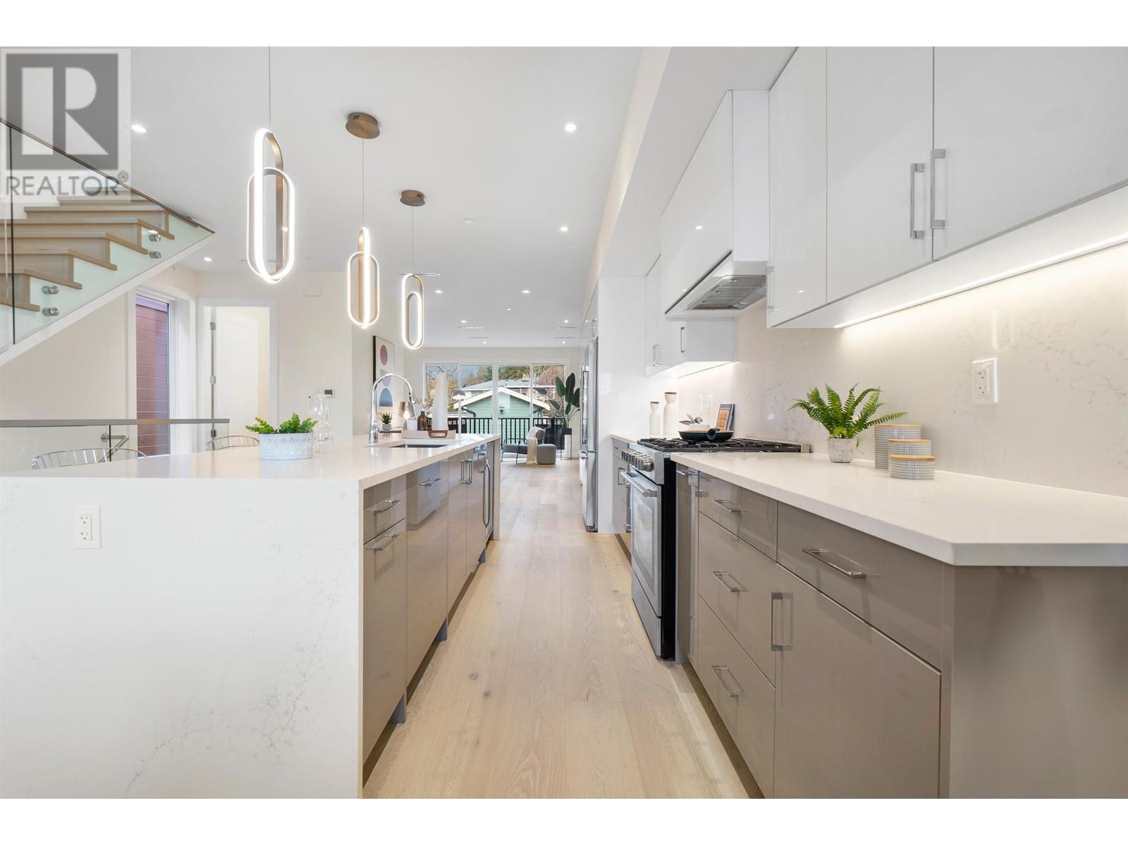 418 E 16th Street, North Vancouver, British Columbia  V7L 2T5 - Photo 10 - R2850013