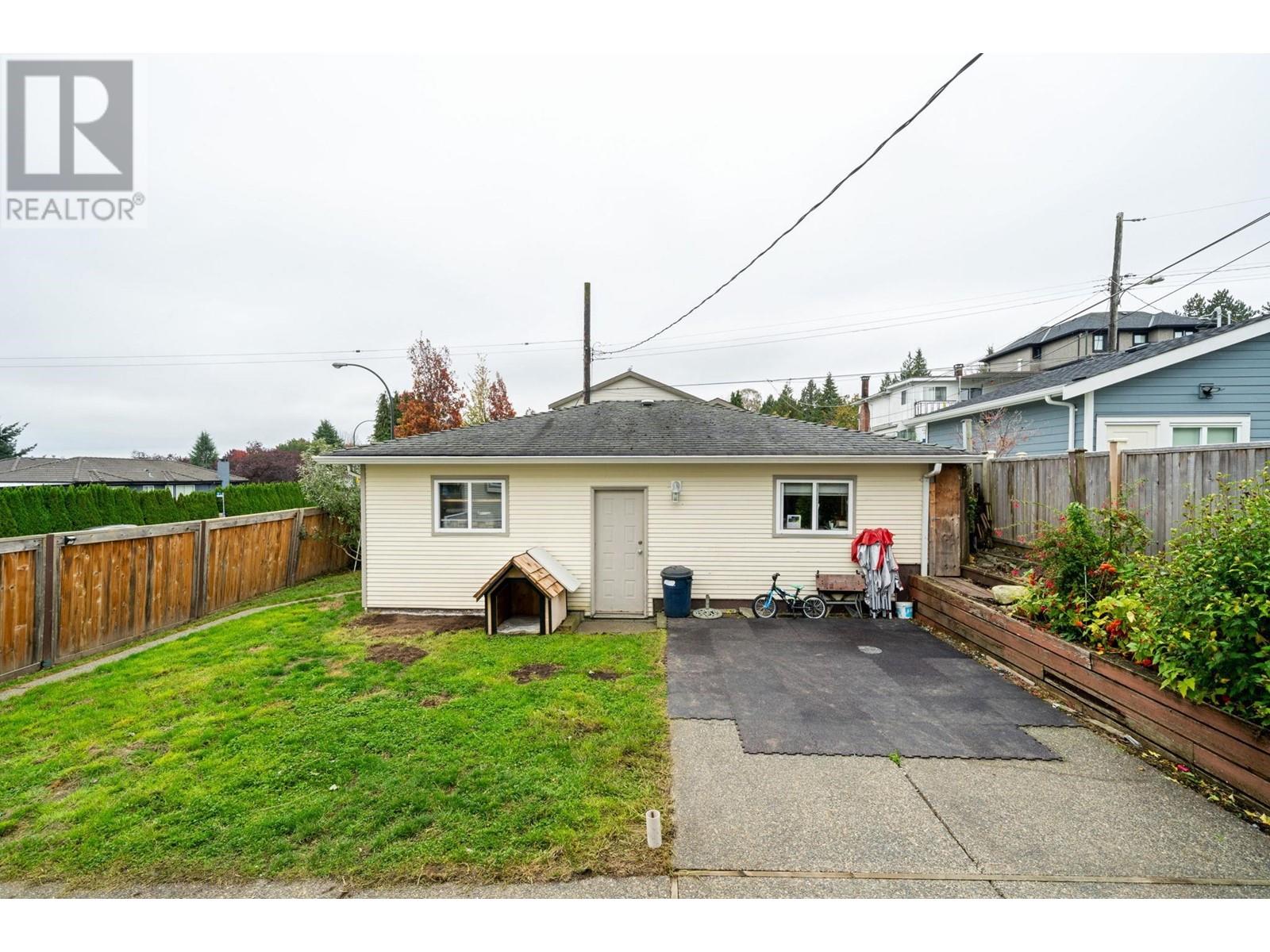 Listing Picture 11 of 12 : 3298 E 2ND AVENUE, Vancouver / 溫哥華 - 魯藝地產 Yvonne Lu Group - MLS Medallion Club Member