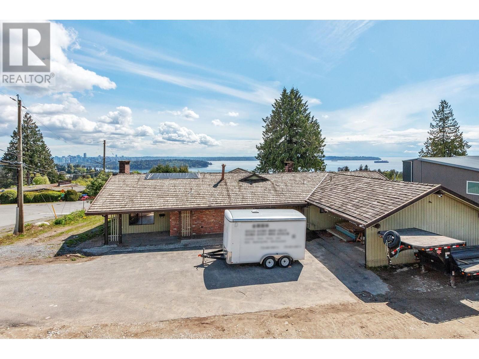 1915 12th Street, West Vancouver, British Columbia  V7S 2T1 - Photo 5 - R2850280