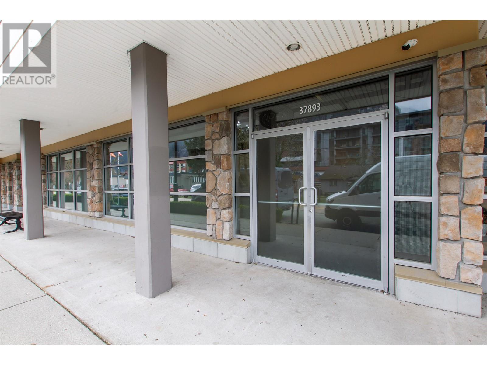 37893 Second Avenue, Squamish, British Columbia  V8B 0R2 - Photo 2 - C8057660