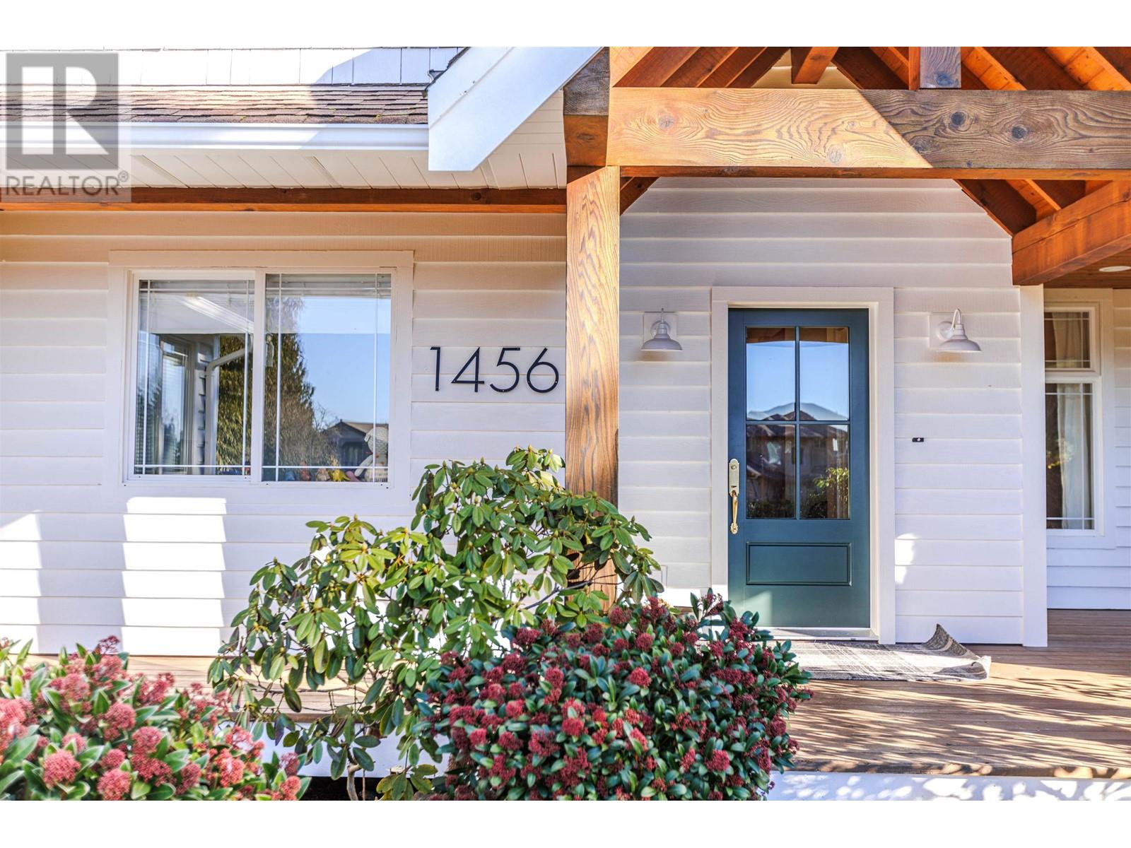 1456 Vernon Drive, Gibsons, British Columbia  V0N 1V5 - Photo 3 - R2850166