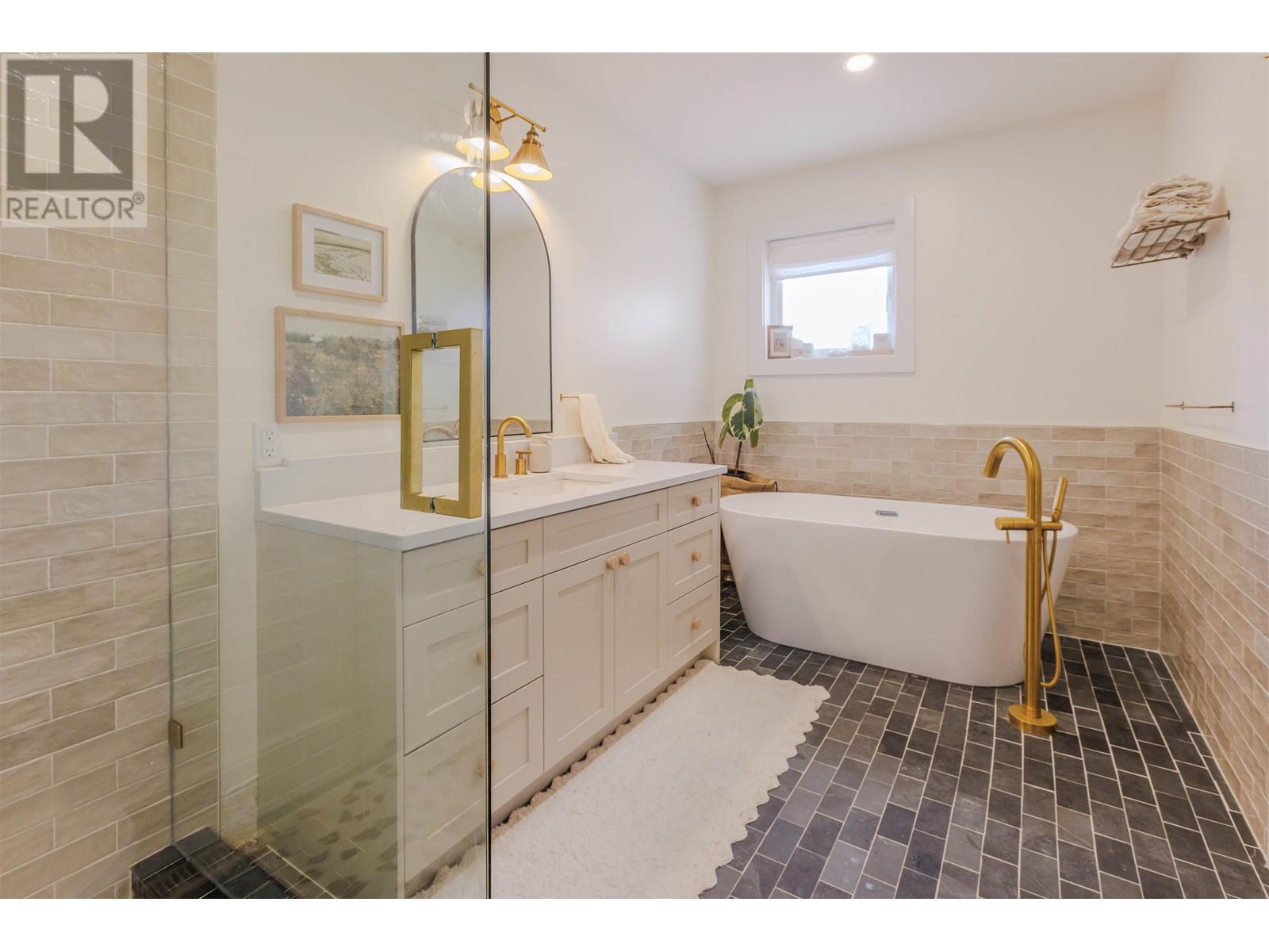 1456 Vernon Drive, Gibsons, British Columbia  V0N 1V5 - Photo 16 - R2850166