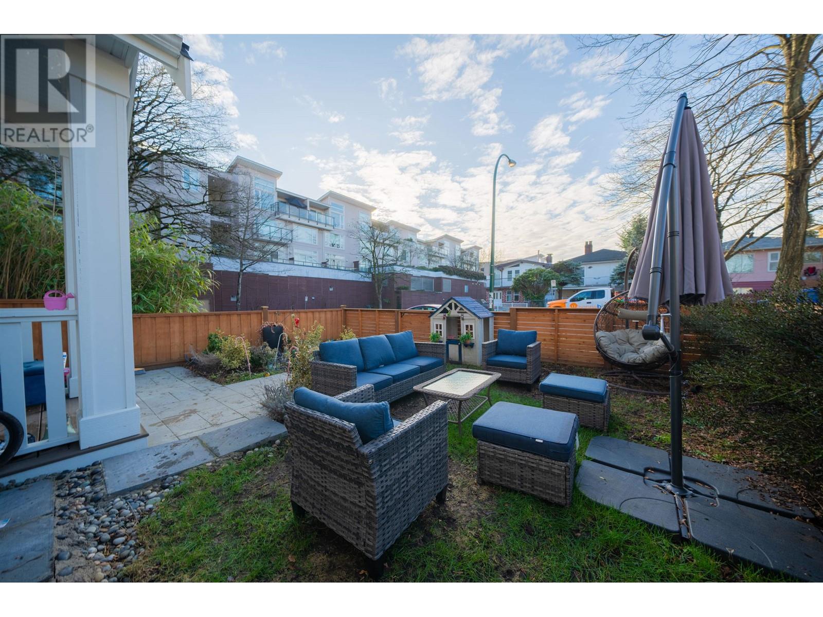 Listing Picture 16 of 20 : 1907 E 40TH AVENUE, Vancouver / 溫哥華 - 魯藝地產 Yvonne Lu Group - MLS Medallion Club Member