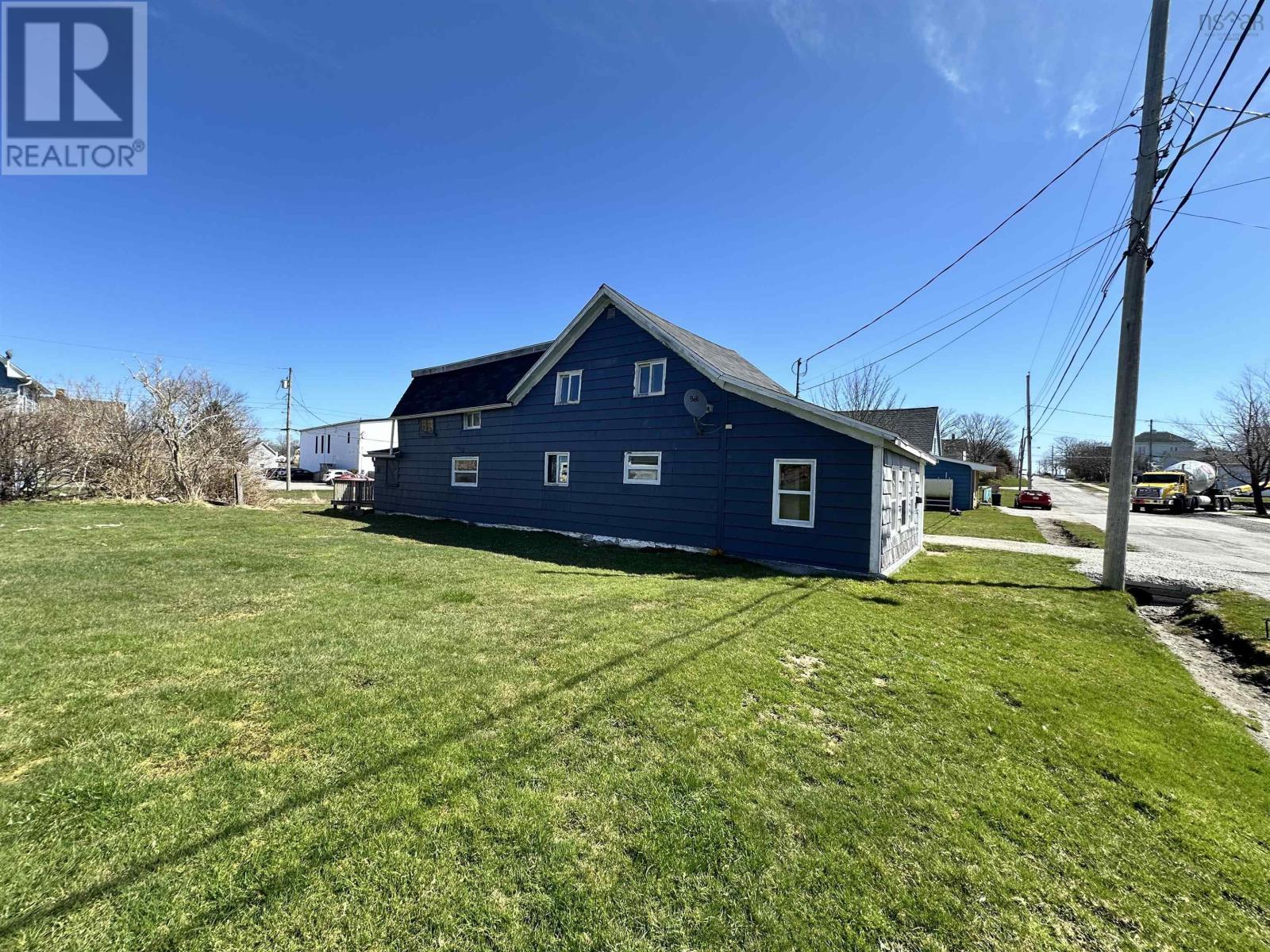 12 Church Street, Yarmouth, Nova Scotia  B5A 3Z1 - Photo 3 - 202402861
