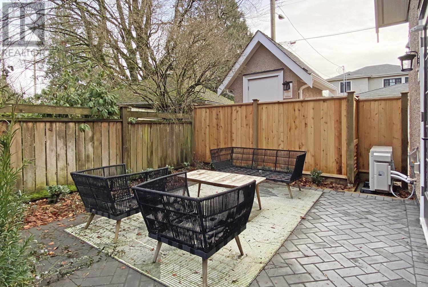 Listing Picture 34 of 37 : 1460 W 45TH AVENUE, Vancouver / 溫哥華 - 魯藝地產 Yvonne Lu Group - MLS Medallion Club Member