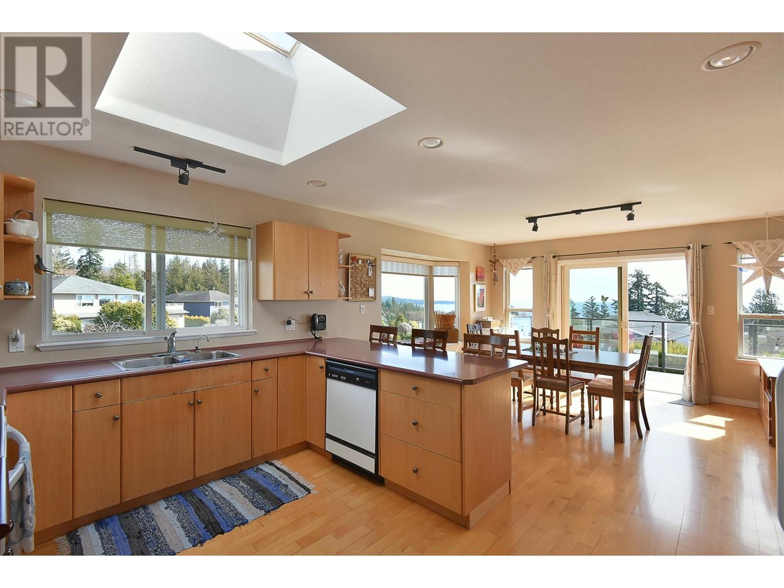 6235 Baillie Road, Sechelt, British Columbia  V7Z 0R5 - Photo 2 - R2850535