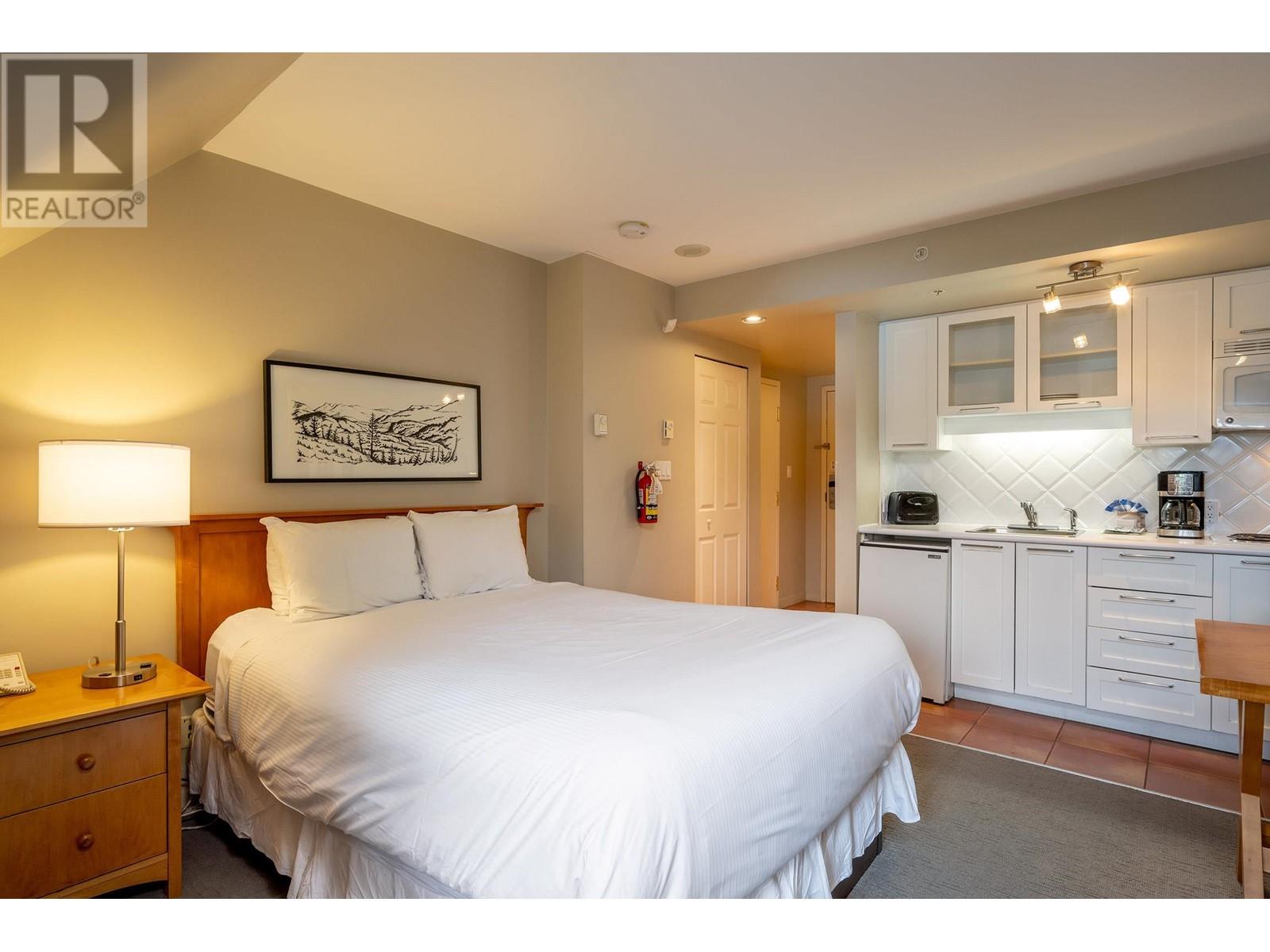 608 4295 Blackcomb Way, Whistler, British Columbia  V8E 0X2 - Photo 2 - R2850619